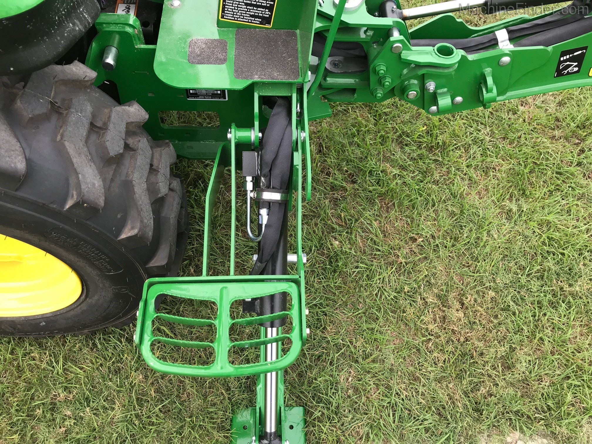 2020 John Deere 2025R TLB Image 12
