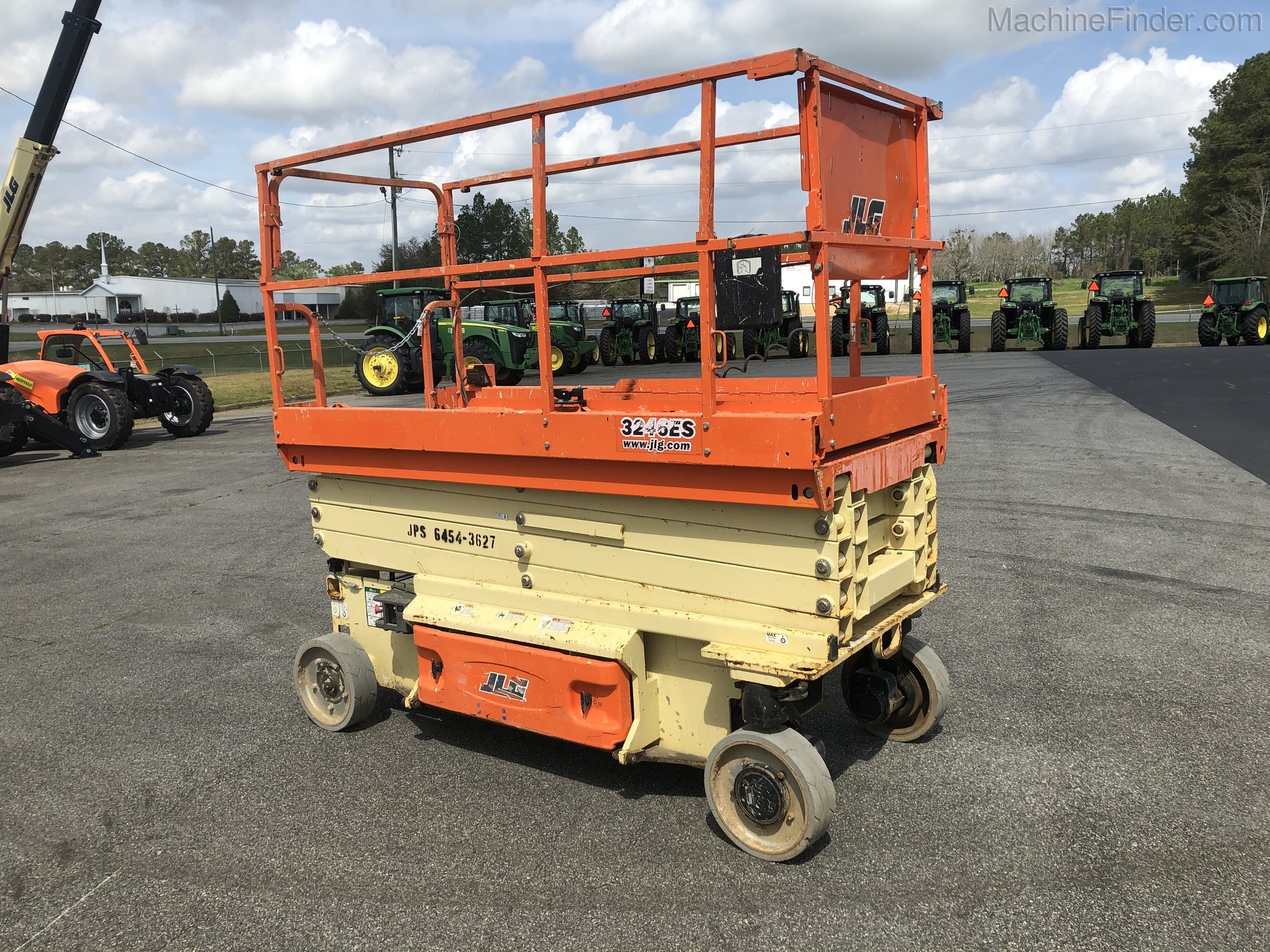 2015 JLG 3246ES Image 2