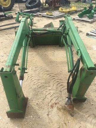 John Deere 148 Image 3