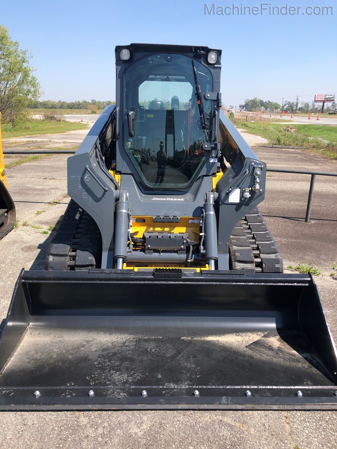 2020 John Deere 331G Image 2