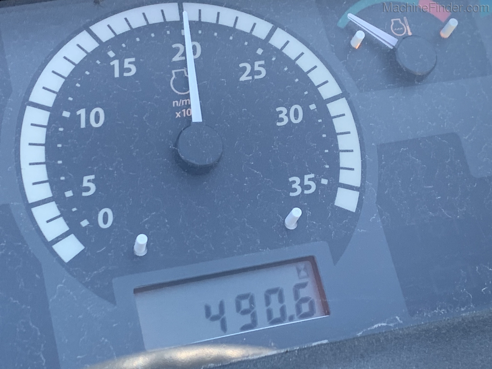 2012 John Deere 1026R Image 5