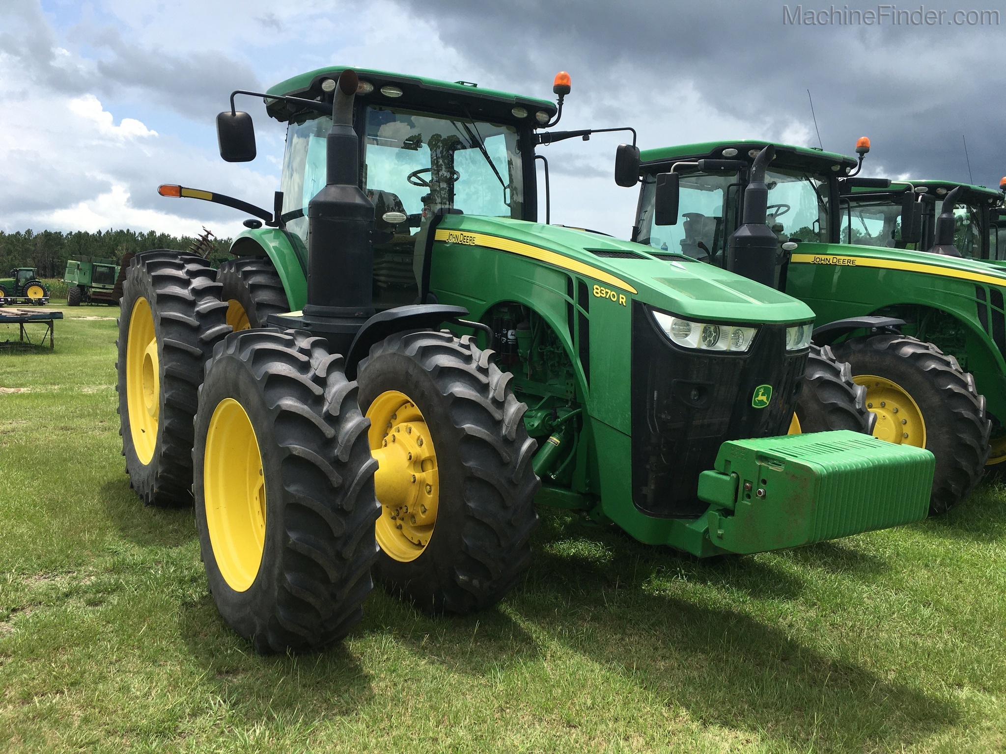 2015 John Deere 8370R Image 1
