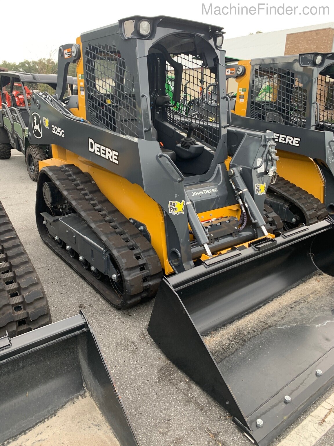 2020 John Deere 325G Image 3