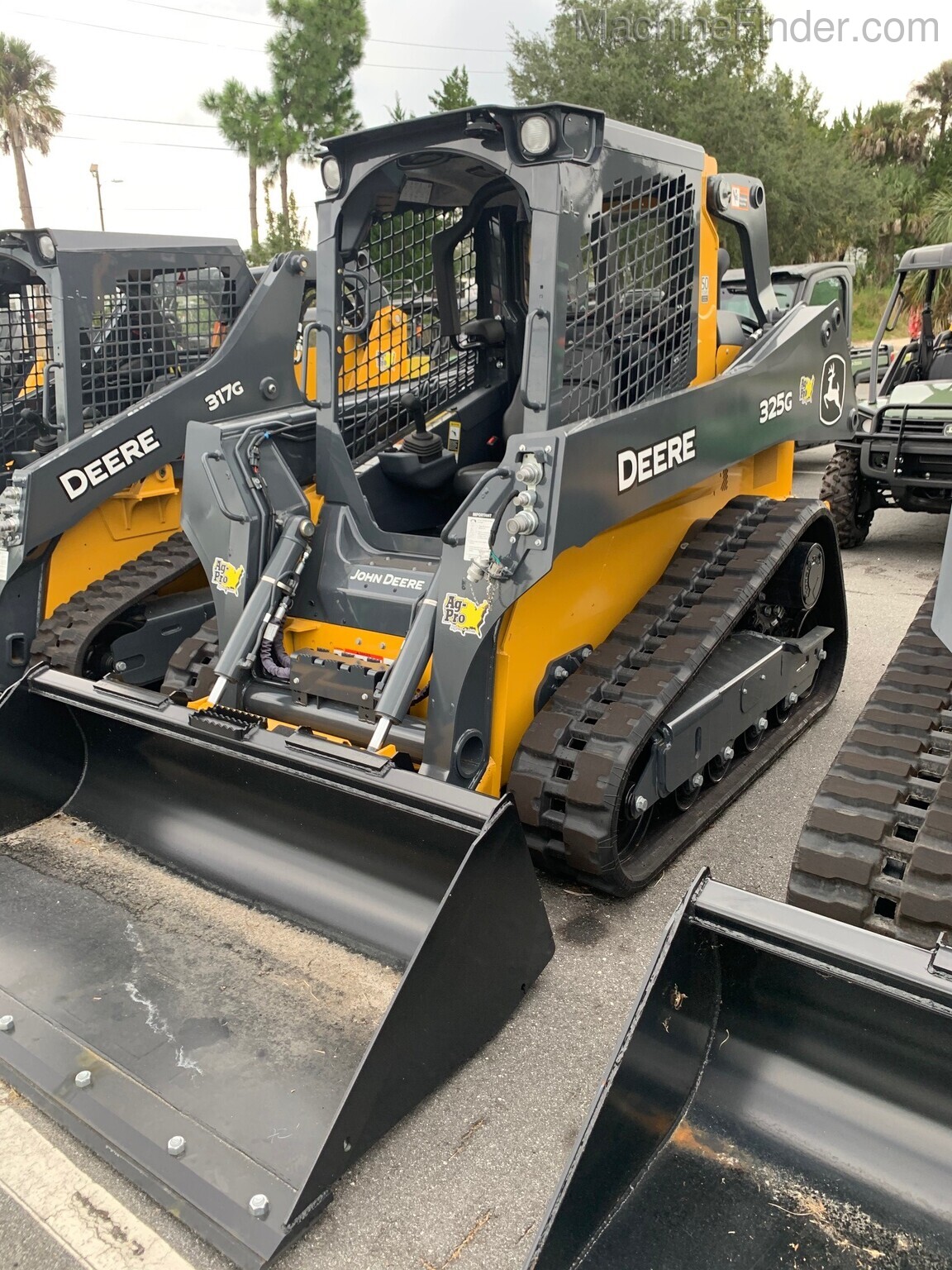 2020 John Deere 325G Image 1