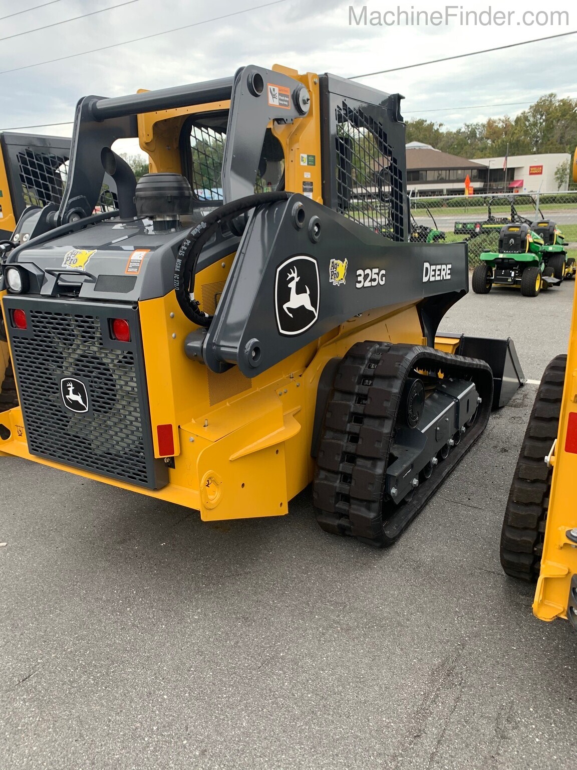 2020 John Deere 325G Image 4