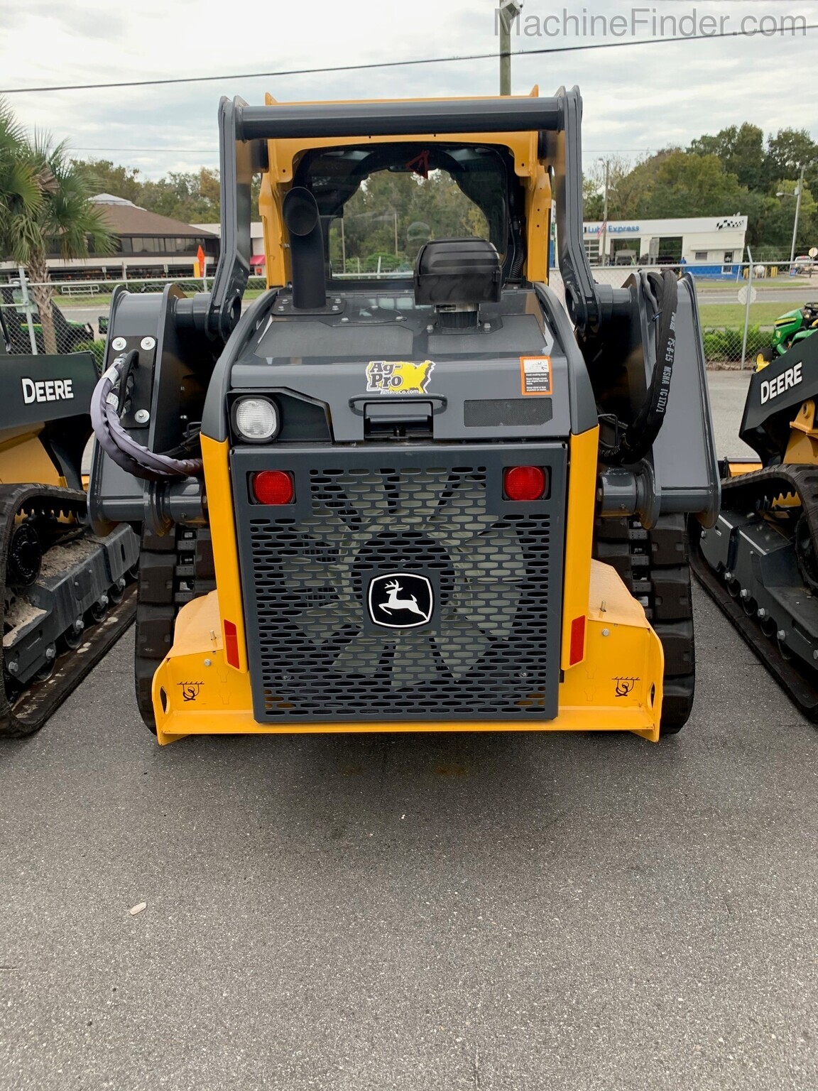 2020 John Deere 325G Image 6