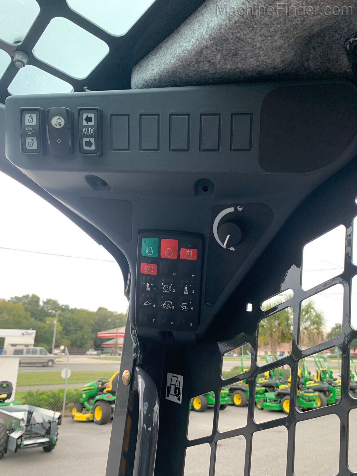 2020 John Deere 325G Image 8