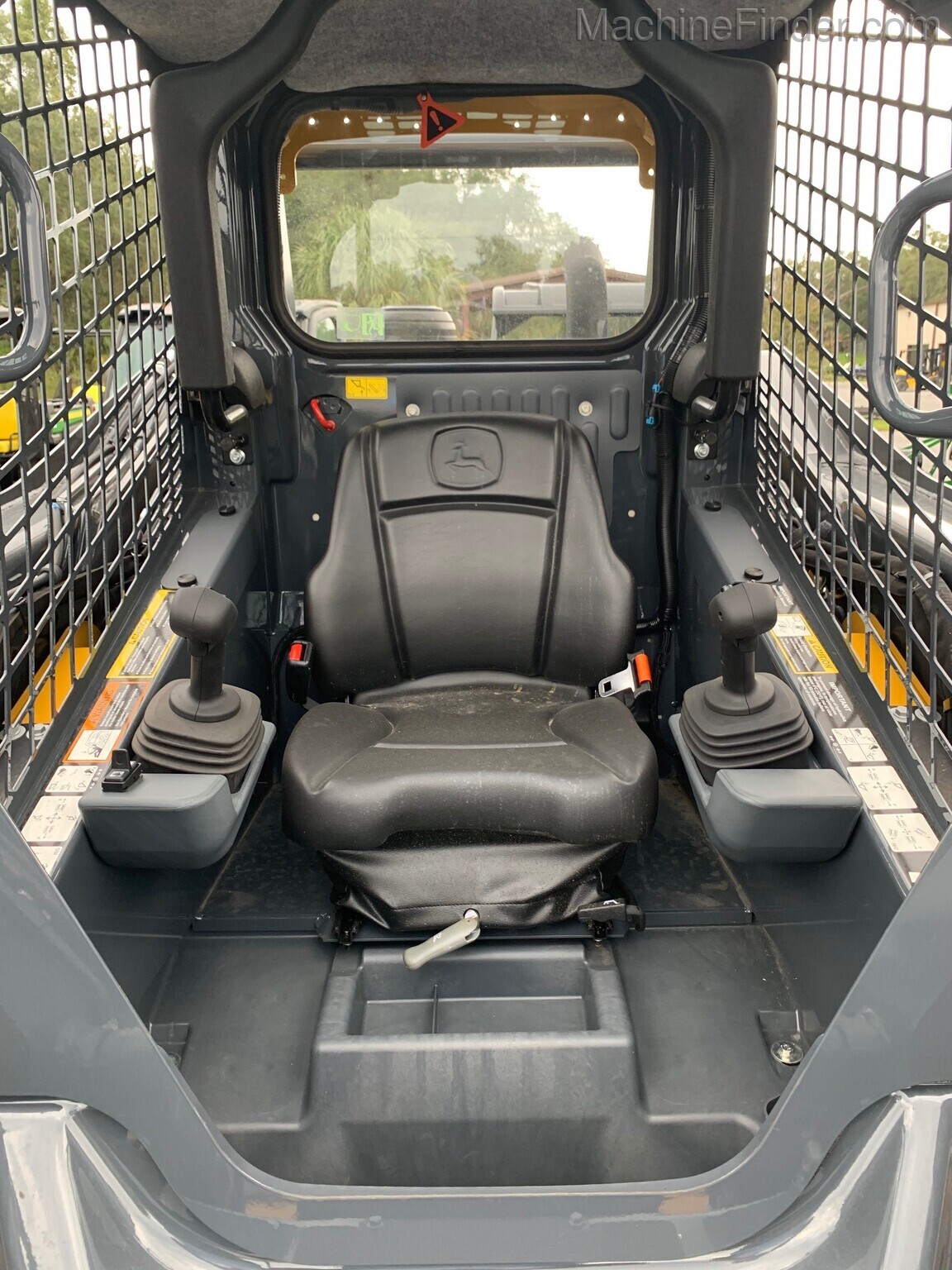 2020 John Deere 325G Image 11