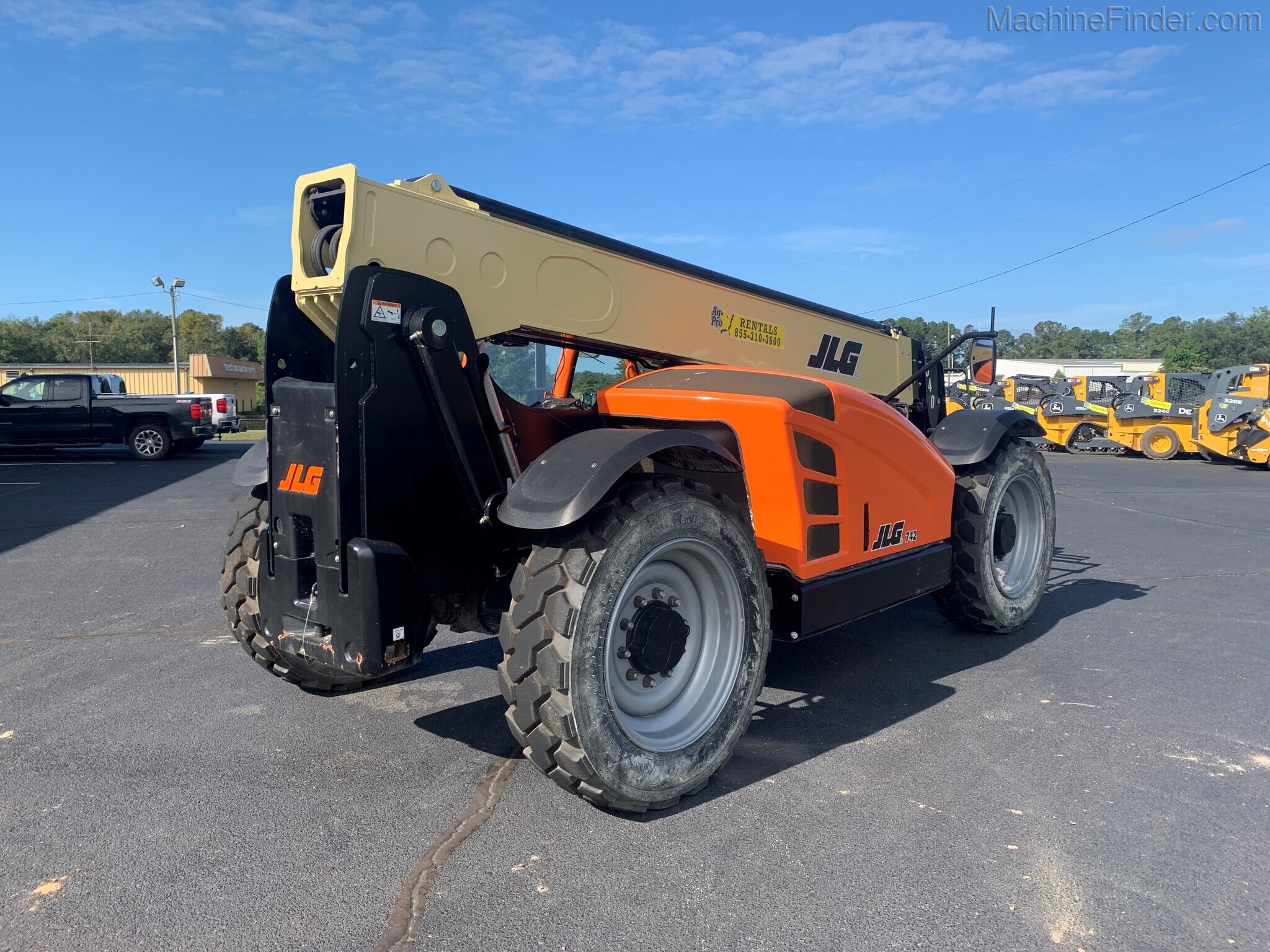 2019 JLG 742 Image 4