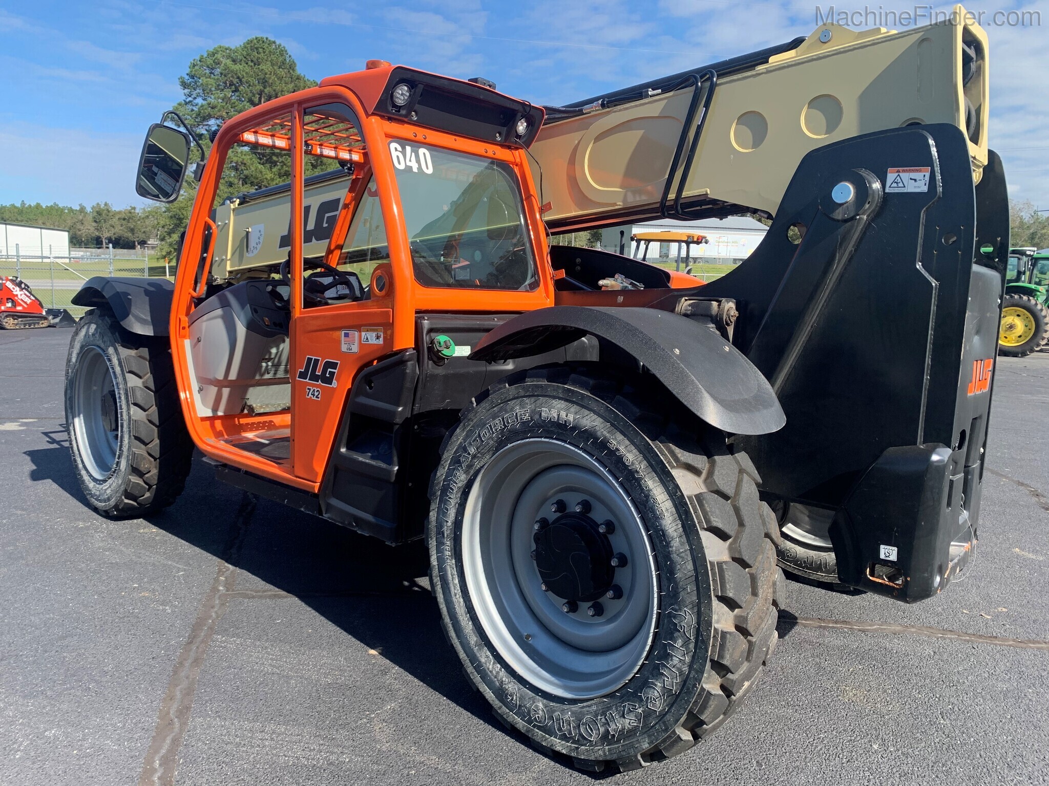 2019 JLG 742 Image 6