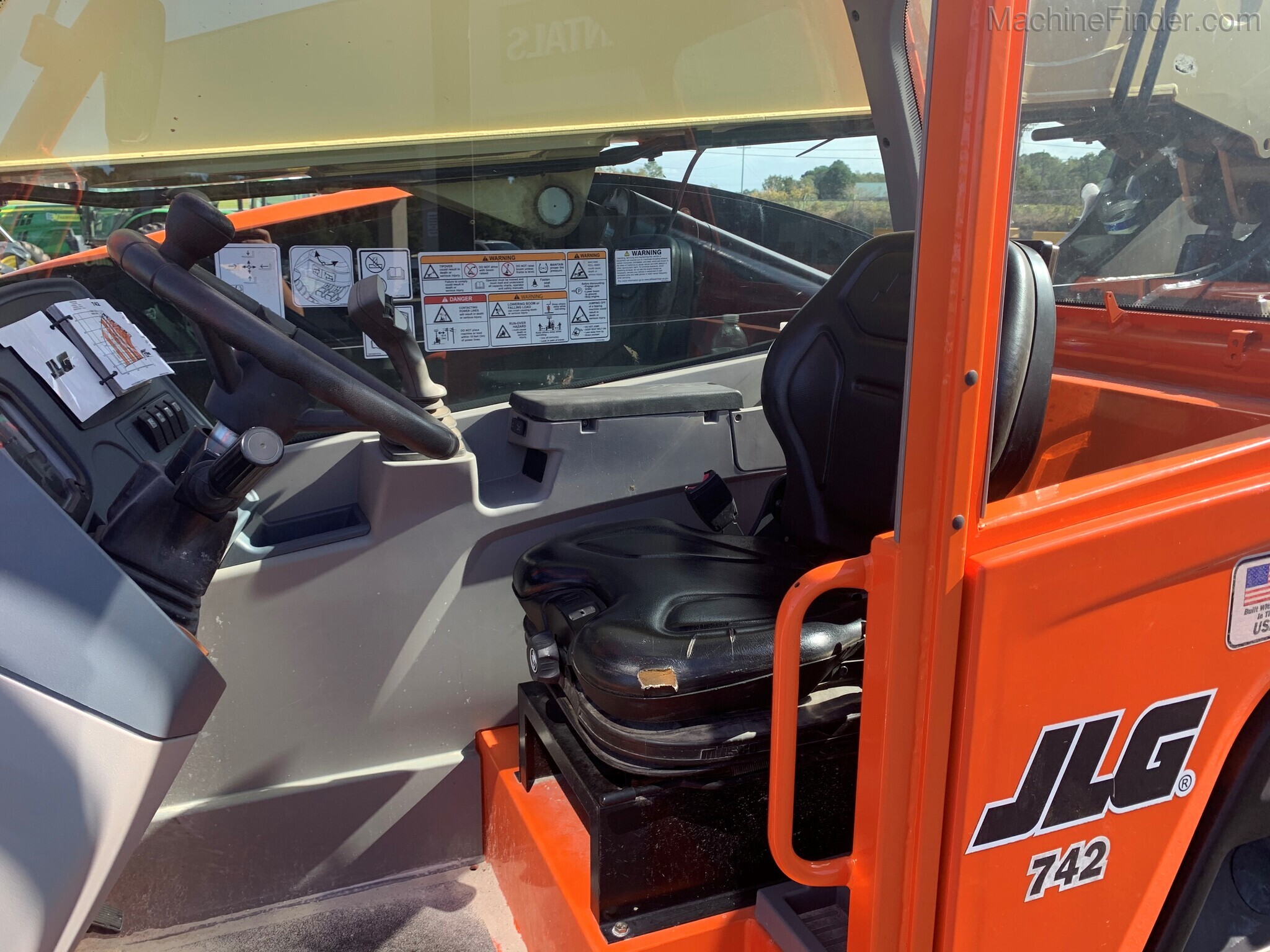 2019 JLG 742 Image 8