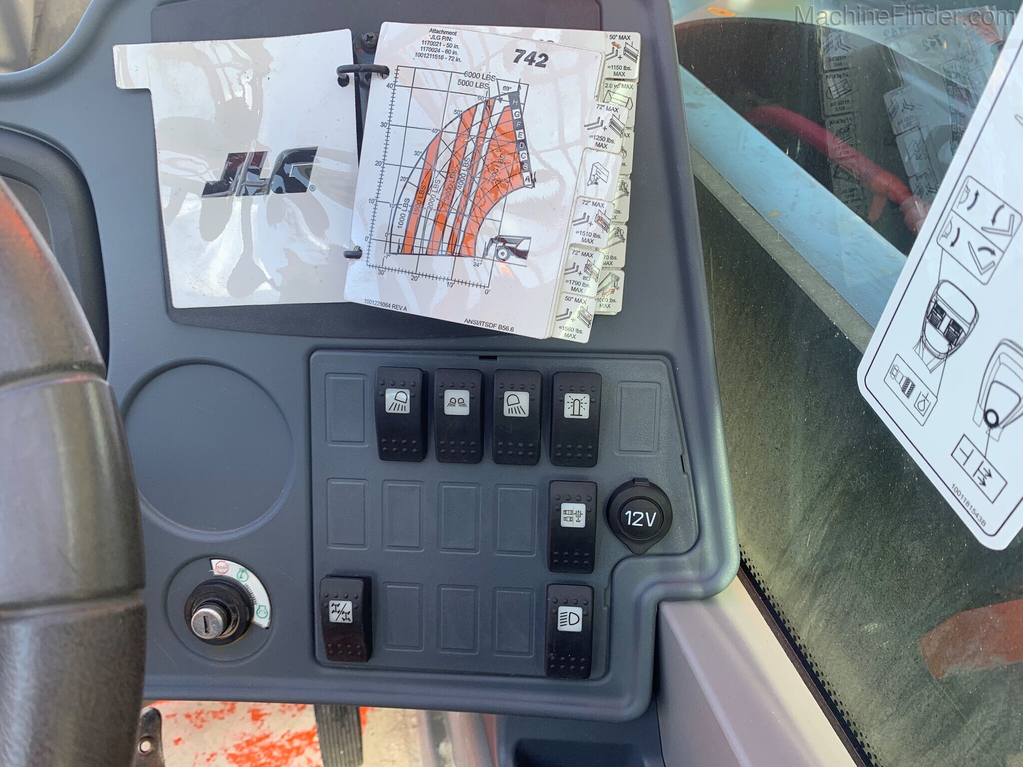 2019 JLG 742 Image 9