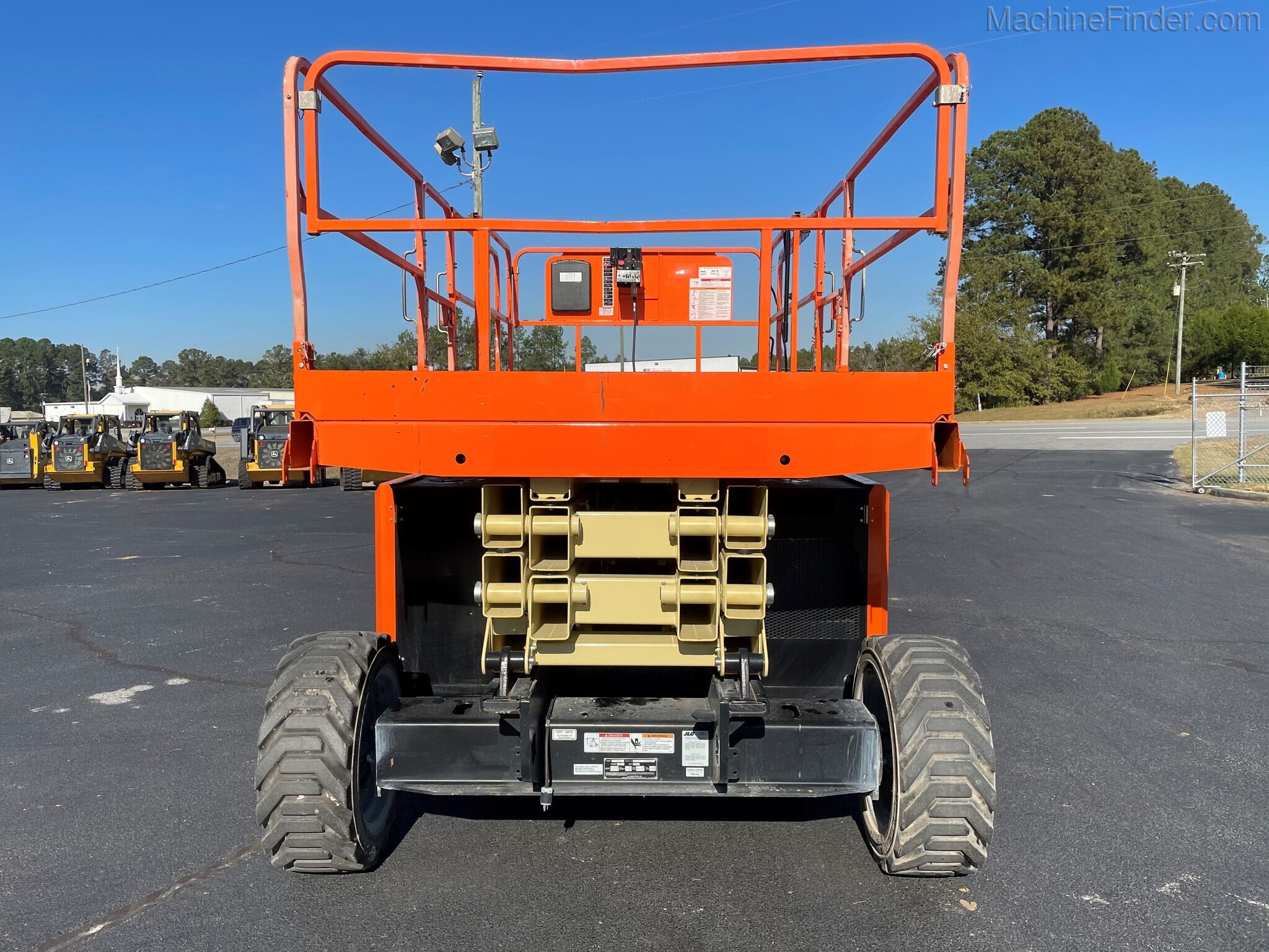 2018 JLG 330LRT Image 4