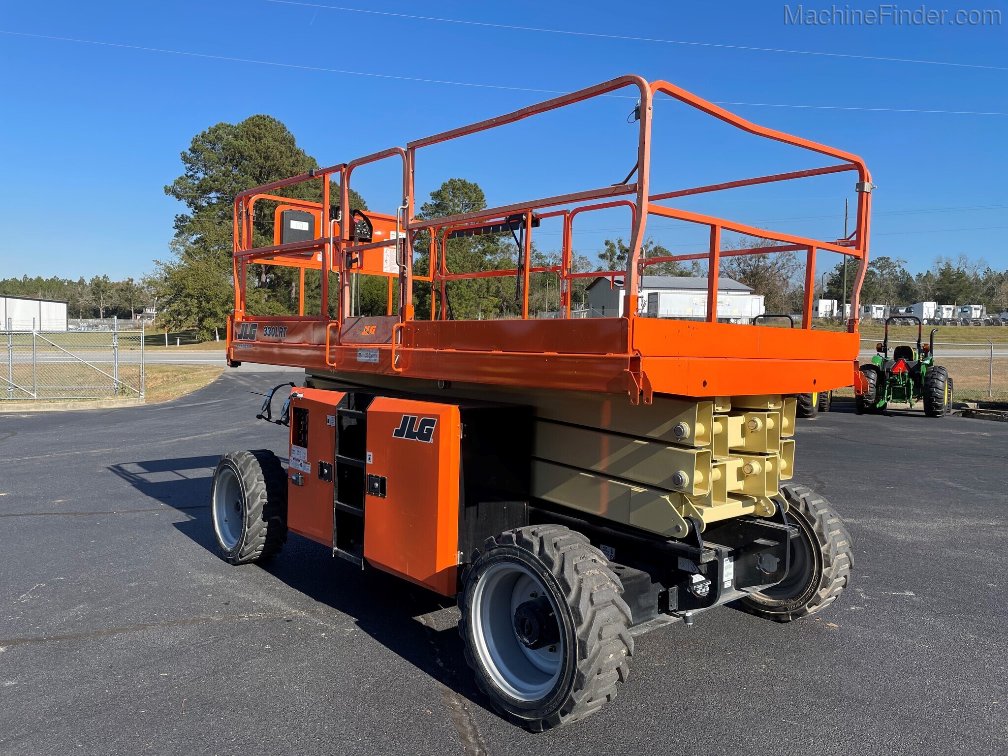 2018 JLG 330LRT Image 5