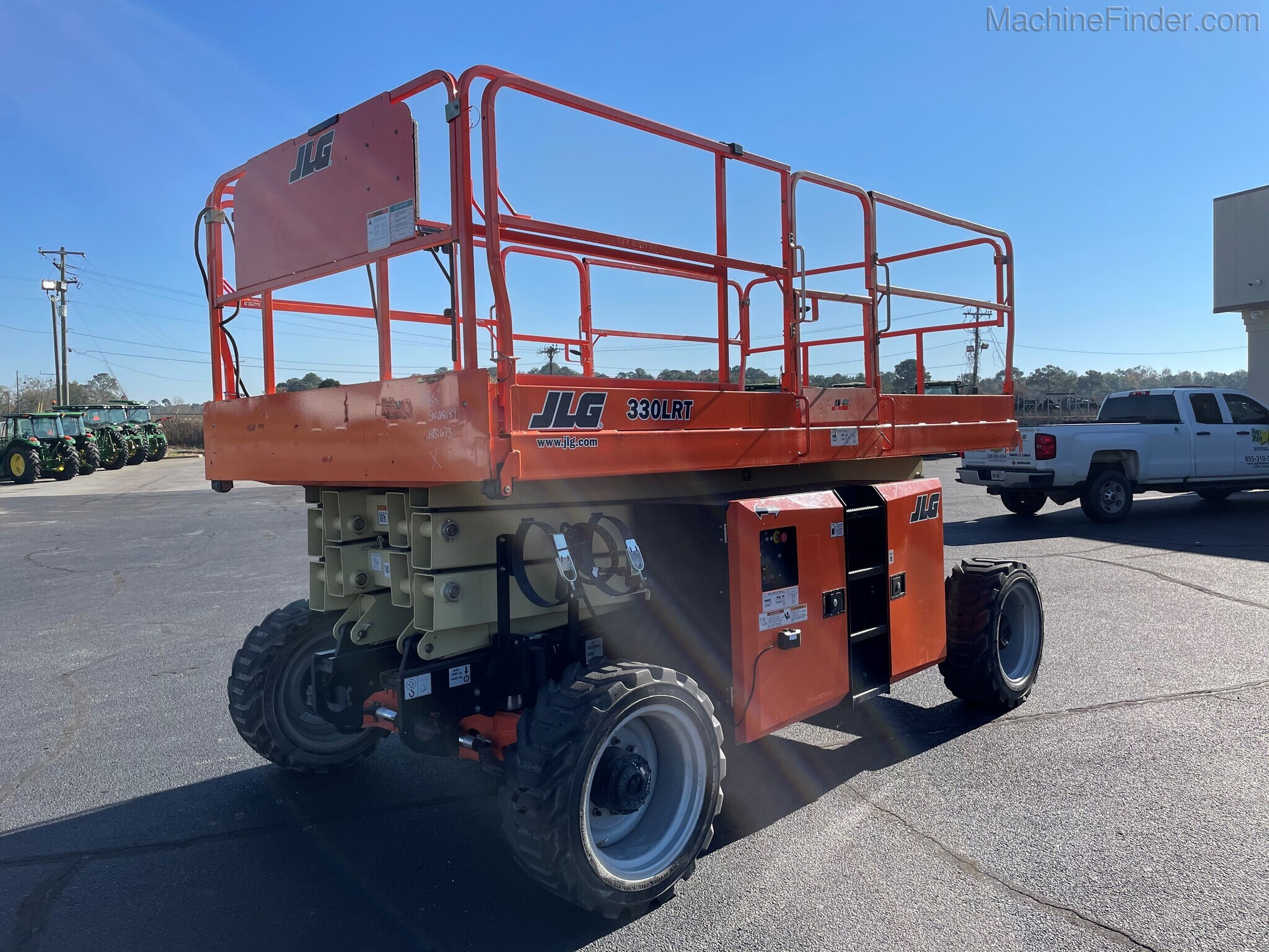 2018 JLG 330LRT Image 7