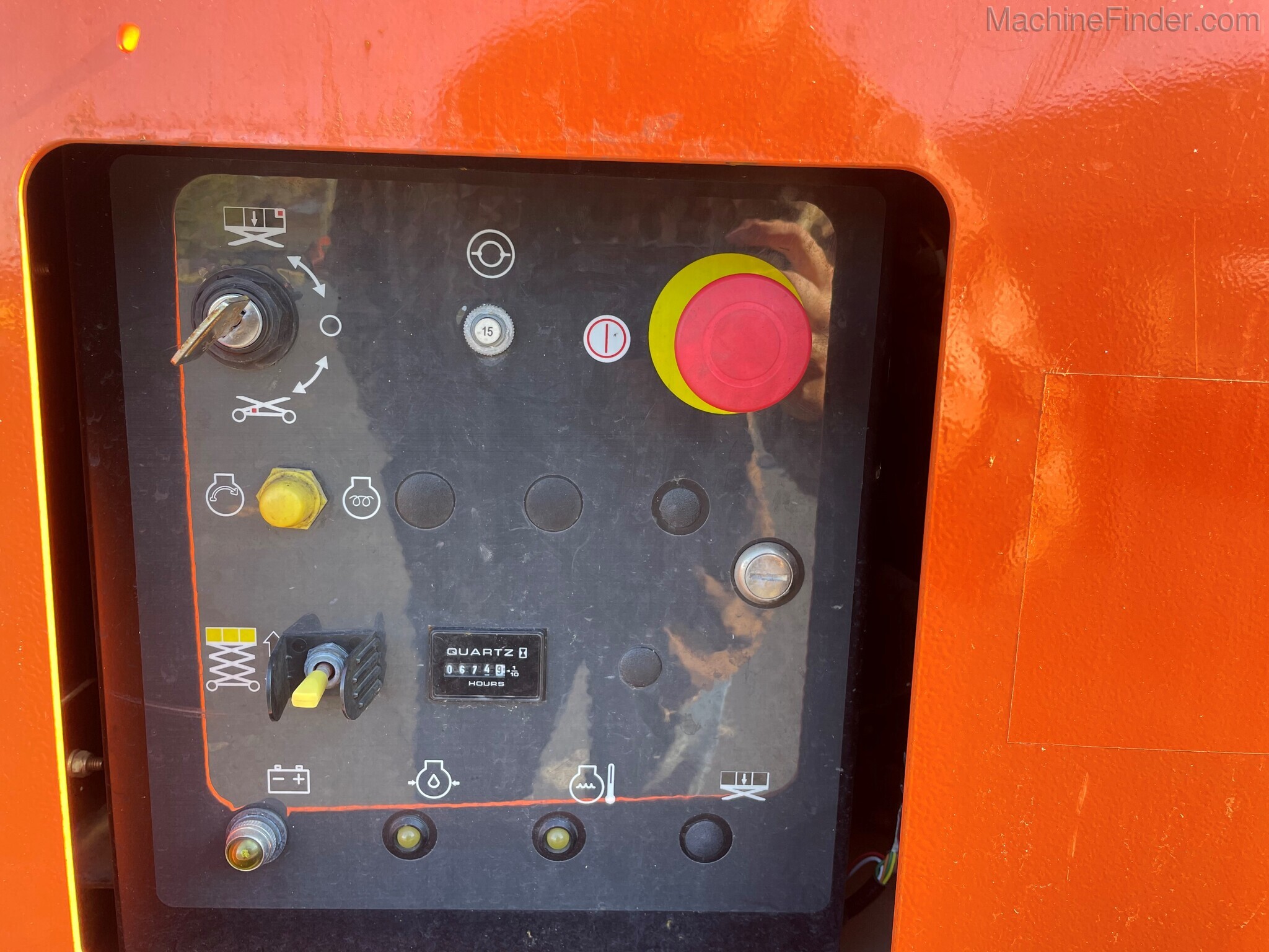 2018 JLG 330LRT Image 8