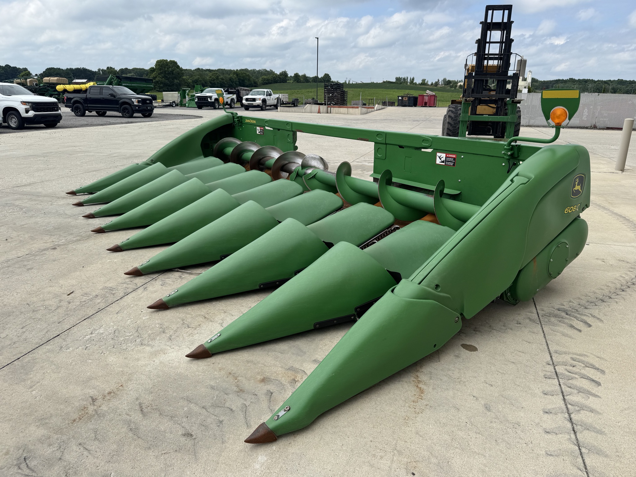2013 John Deere 608C Image 3