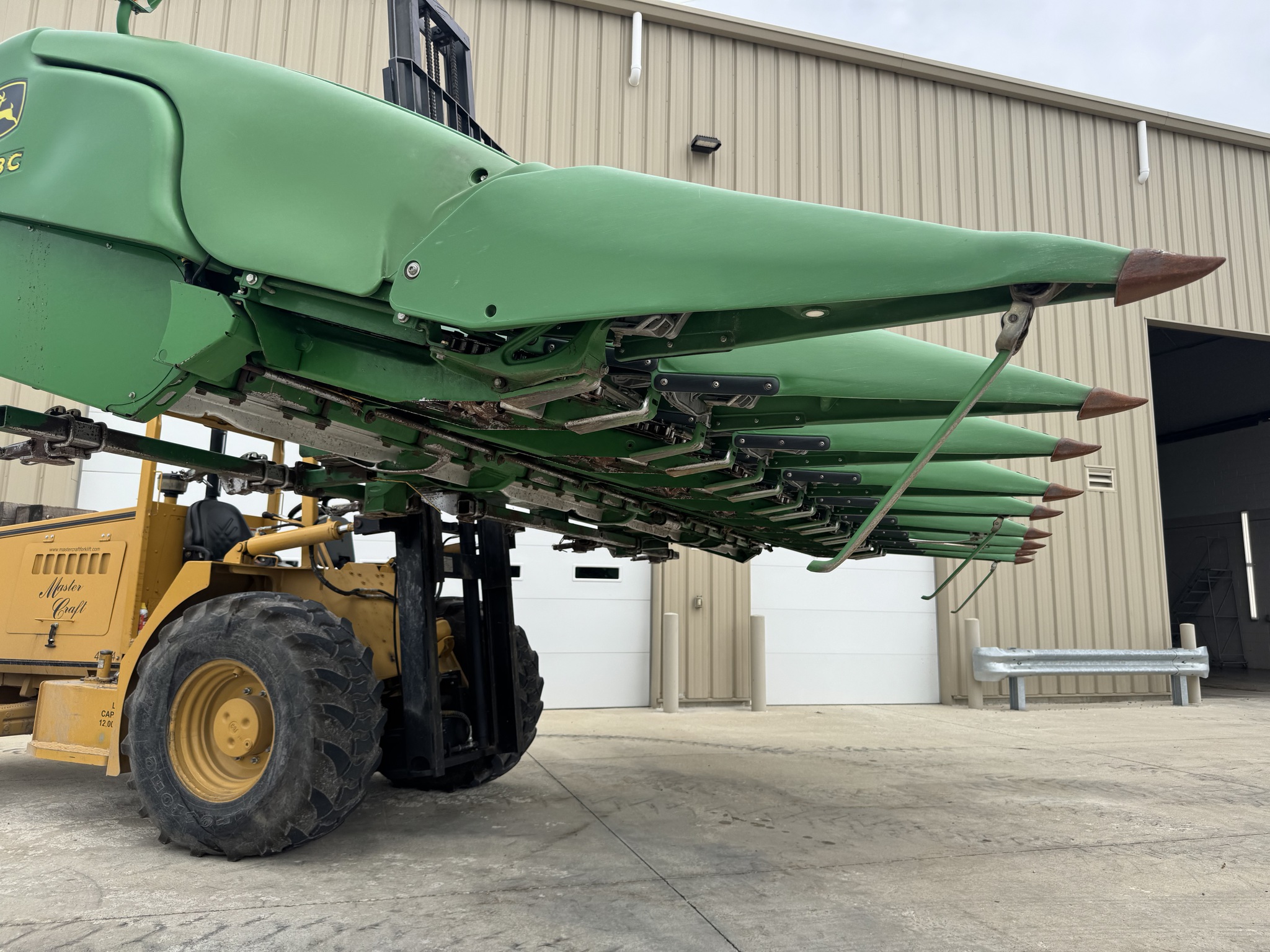 2013 John Deere 608C Image 16