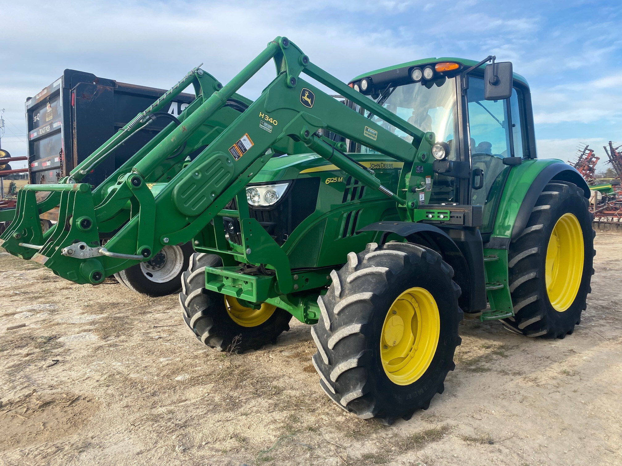 2014 John Deere 6125M Image 1
