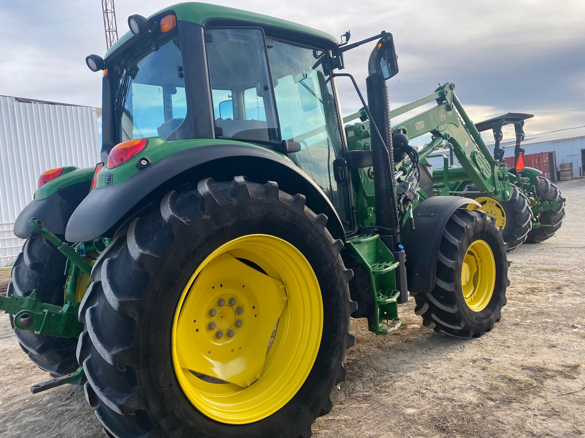 2014 John Deere 6125M Image 2