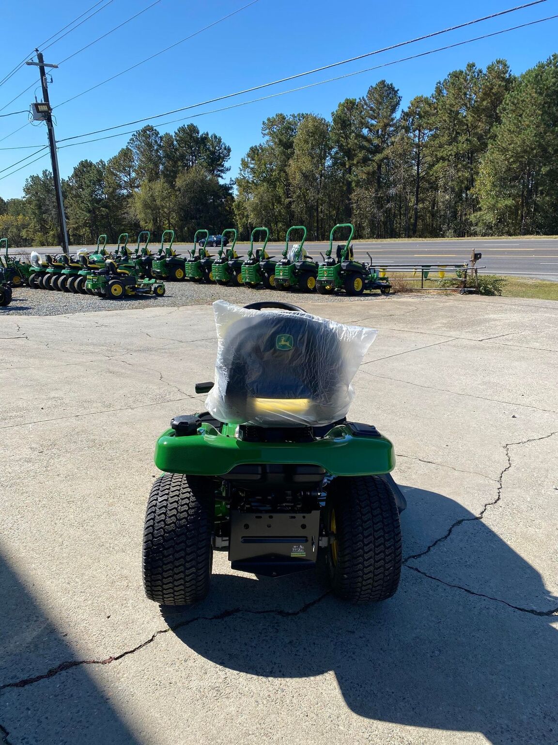 2023 John Deere X330 Image 5