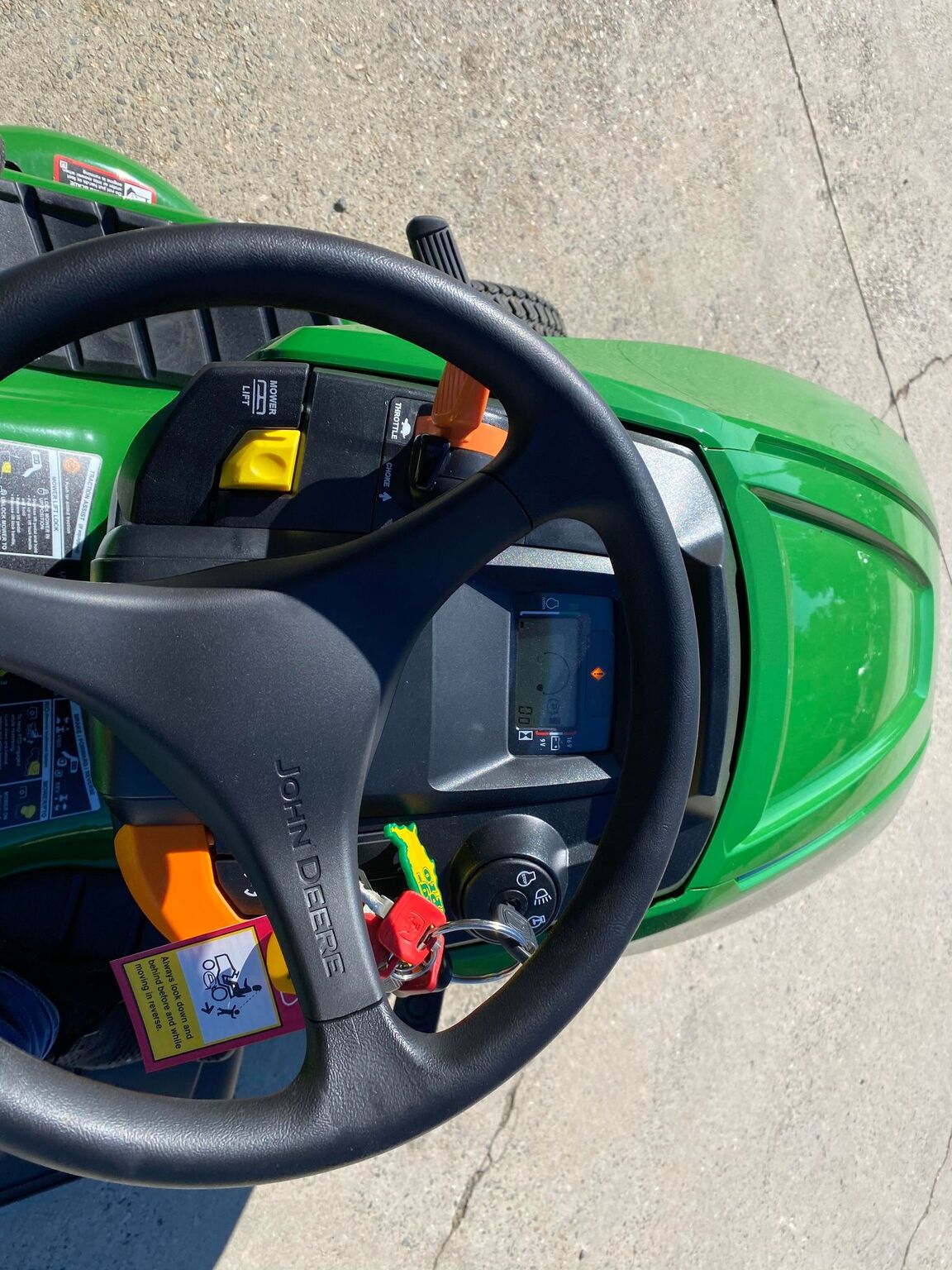 2023 John Deere X330 Image 3