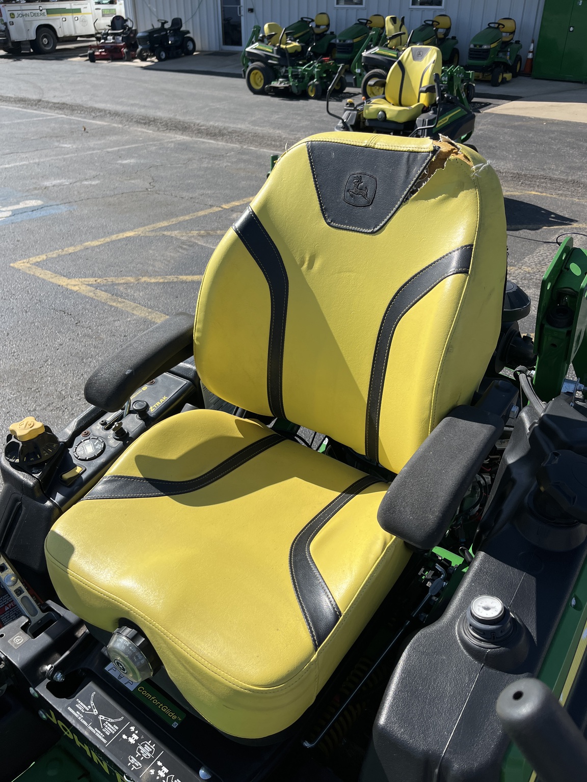 2022 John Deere Z930M Image 7