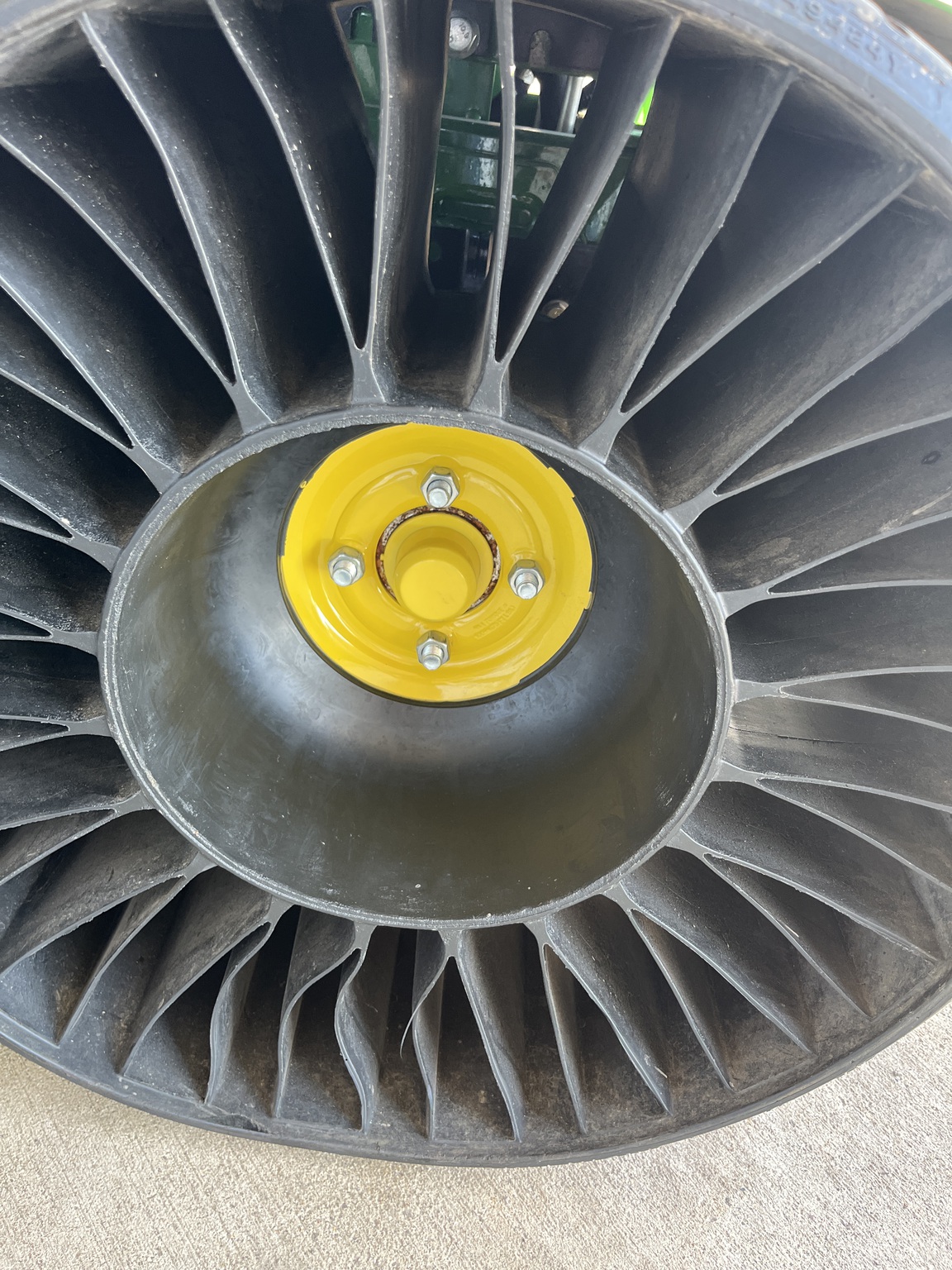 2022 John Deere Z930M Image 10