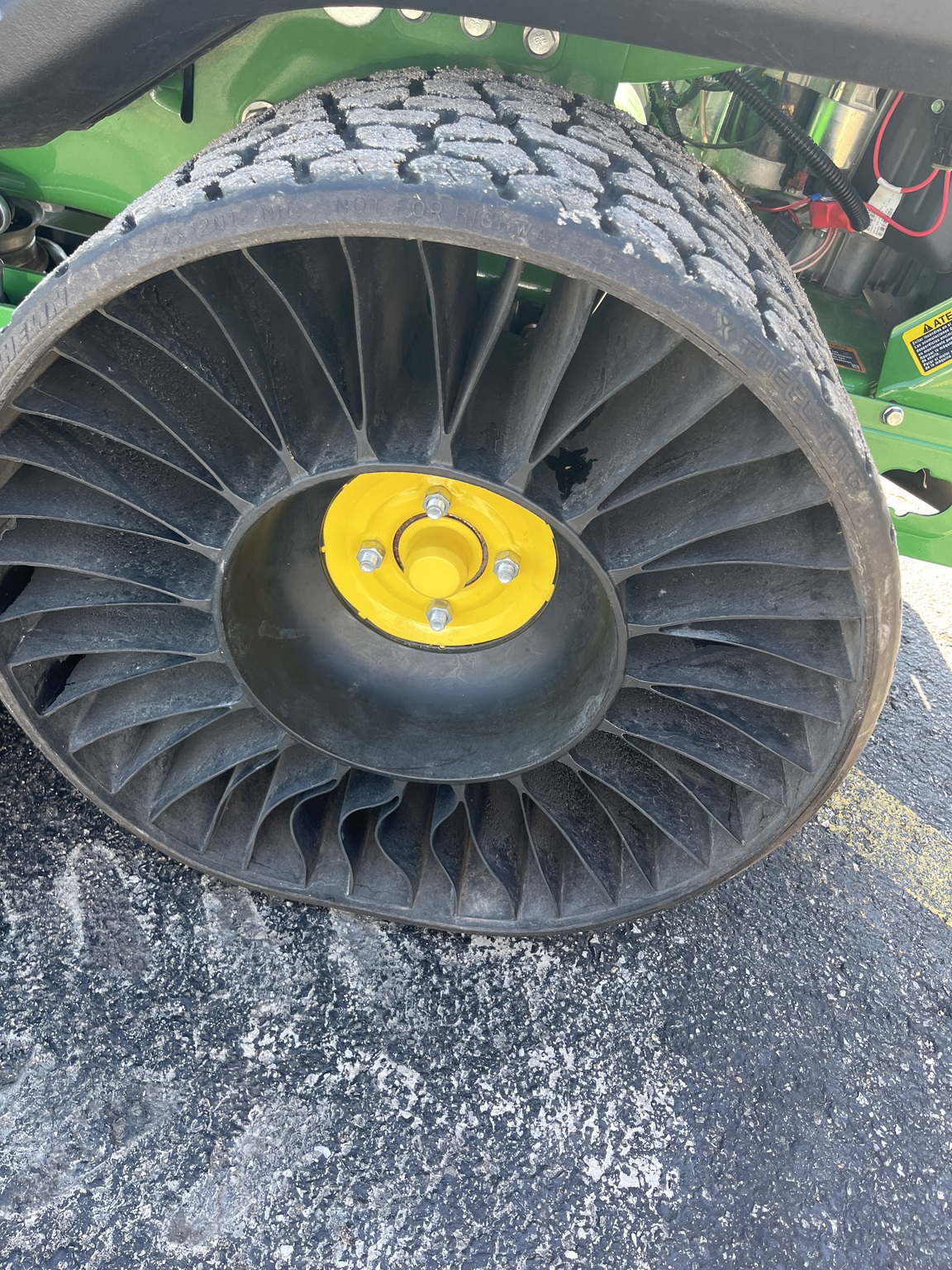 2022 John Deere Z930M Image 11