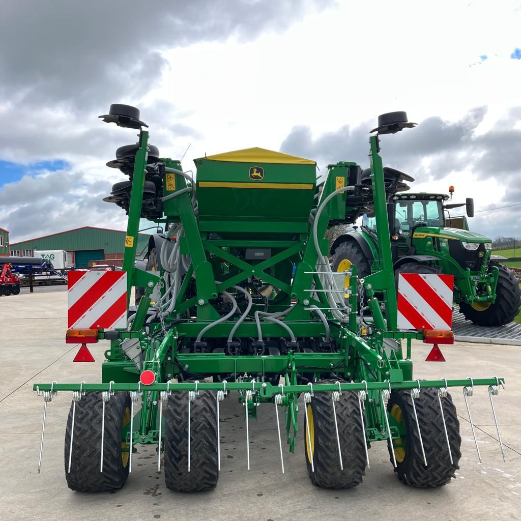 2022 John Deere 750A