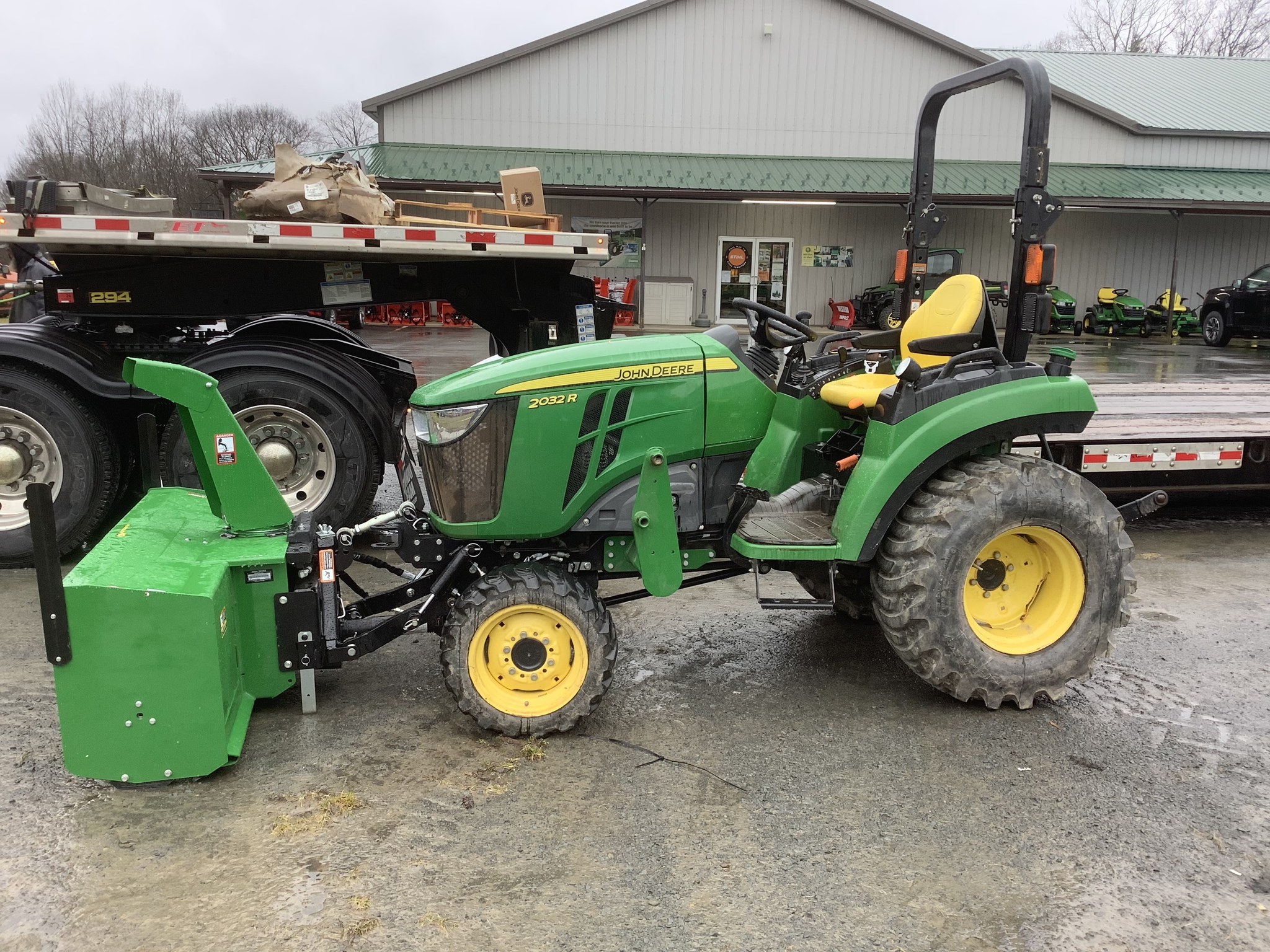 2018 John Deere 2032R Image 2