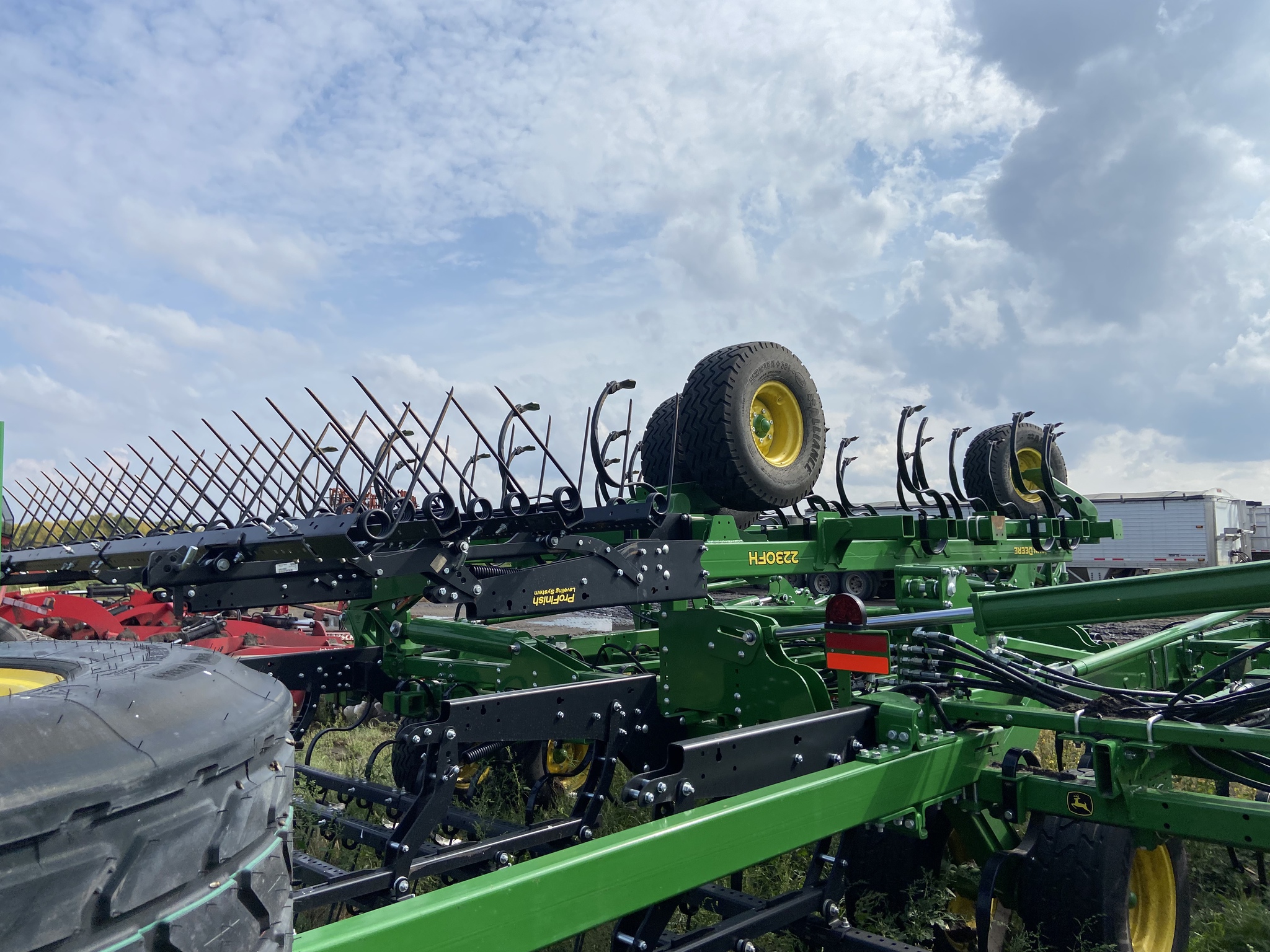 2023 John Deere 2230 Field Cultivators Mahnomen, MN