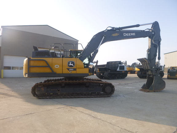 Photo of a 2024 John Deere 250P