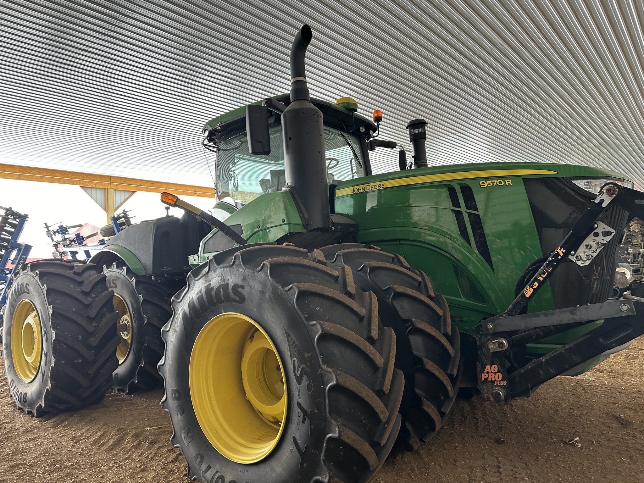 2022 John Deere 9570R Image 1