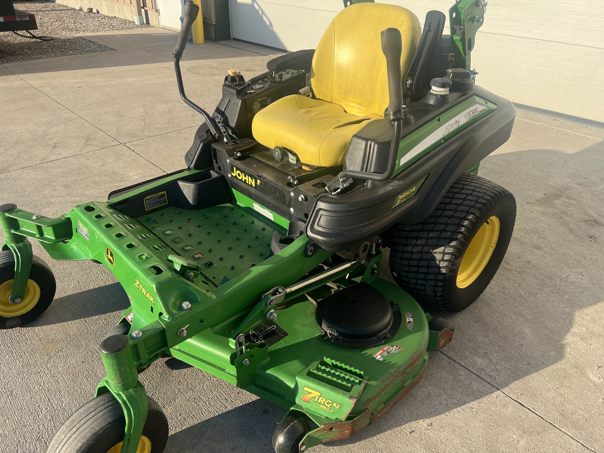 2015 John Deere Z950R Image 1