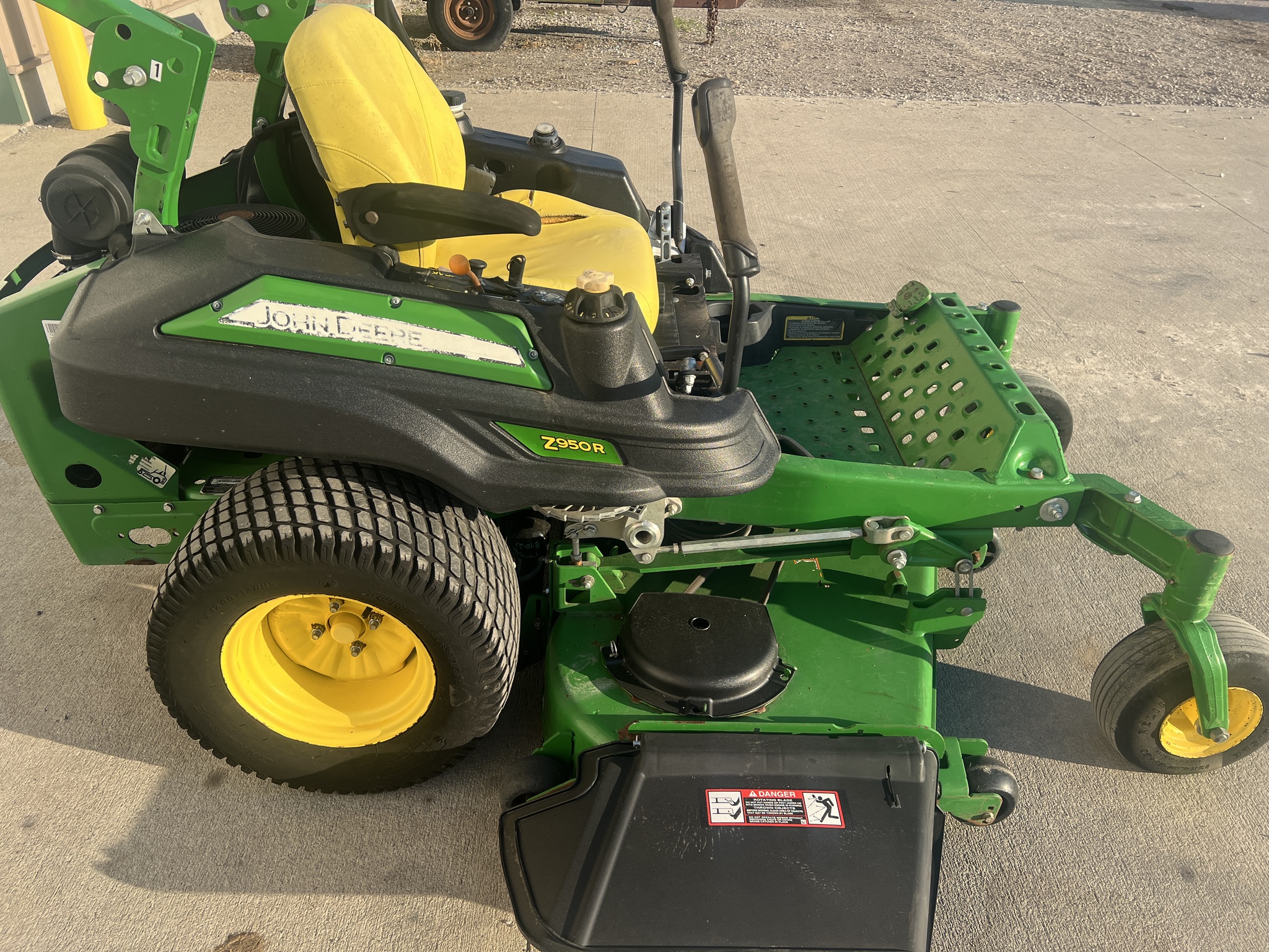 2015 John Deere Z950R Image 6