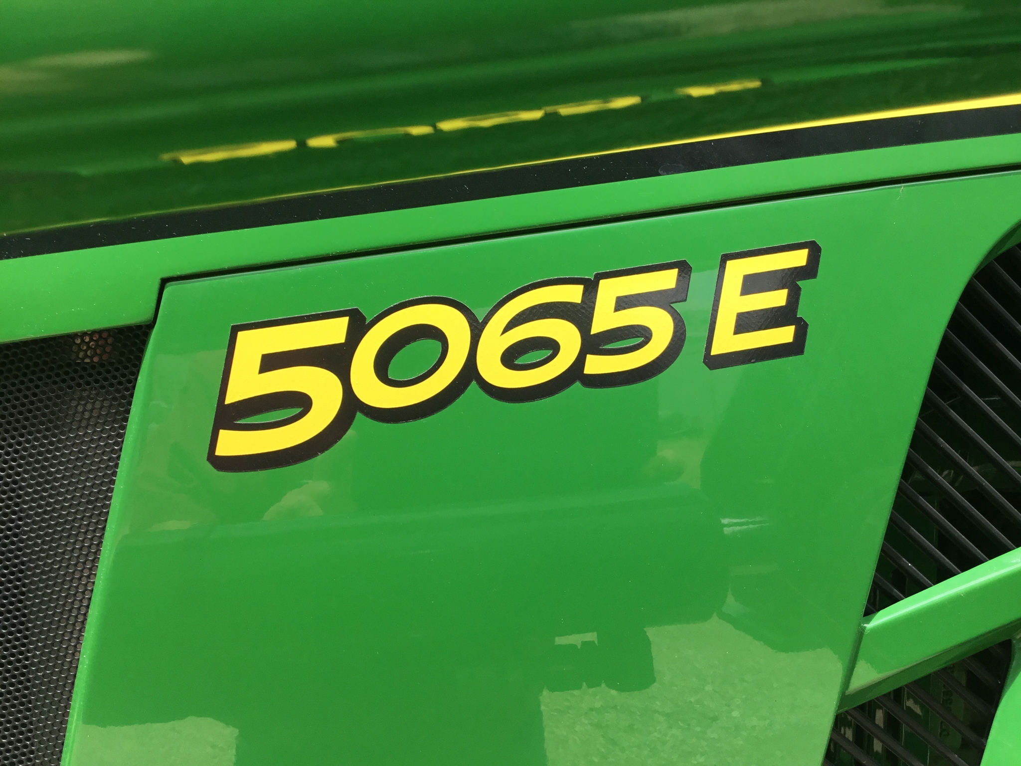 2022 John Deere 5065E Image 37