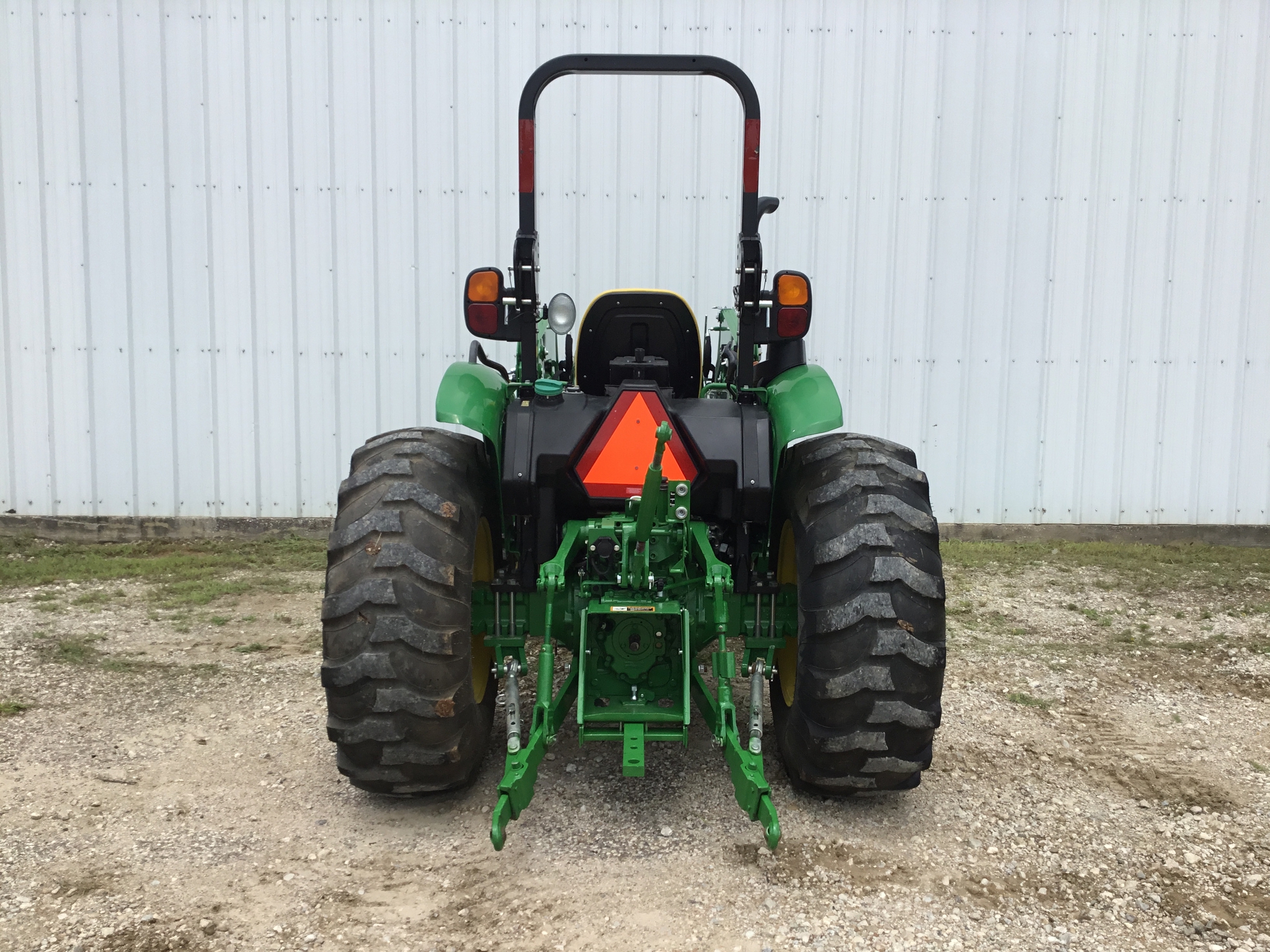 2022 John Deere 5065E Image 9