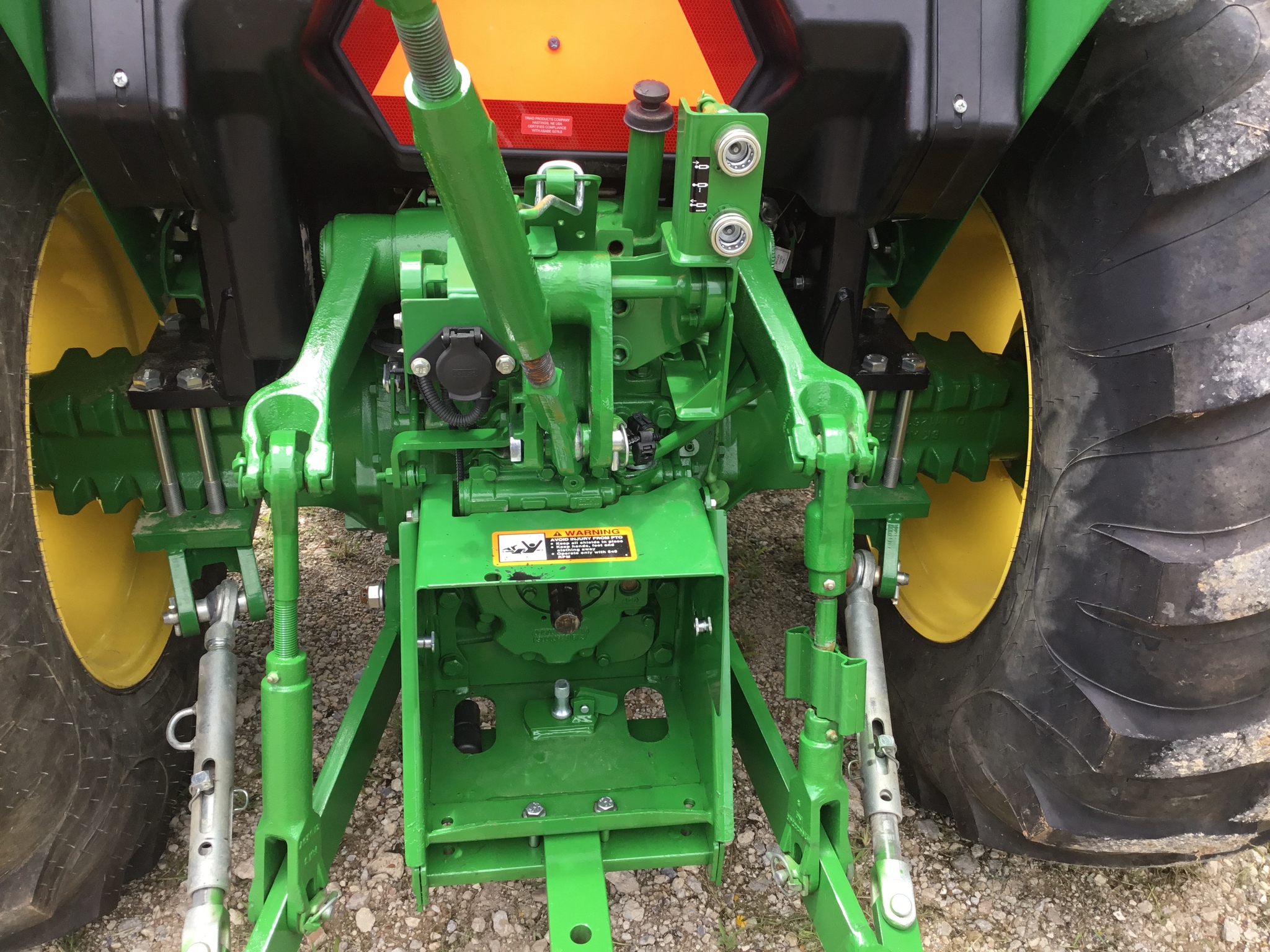 2022 John Deere 5065E Image 11
