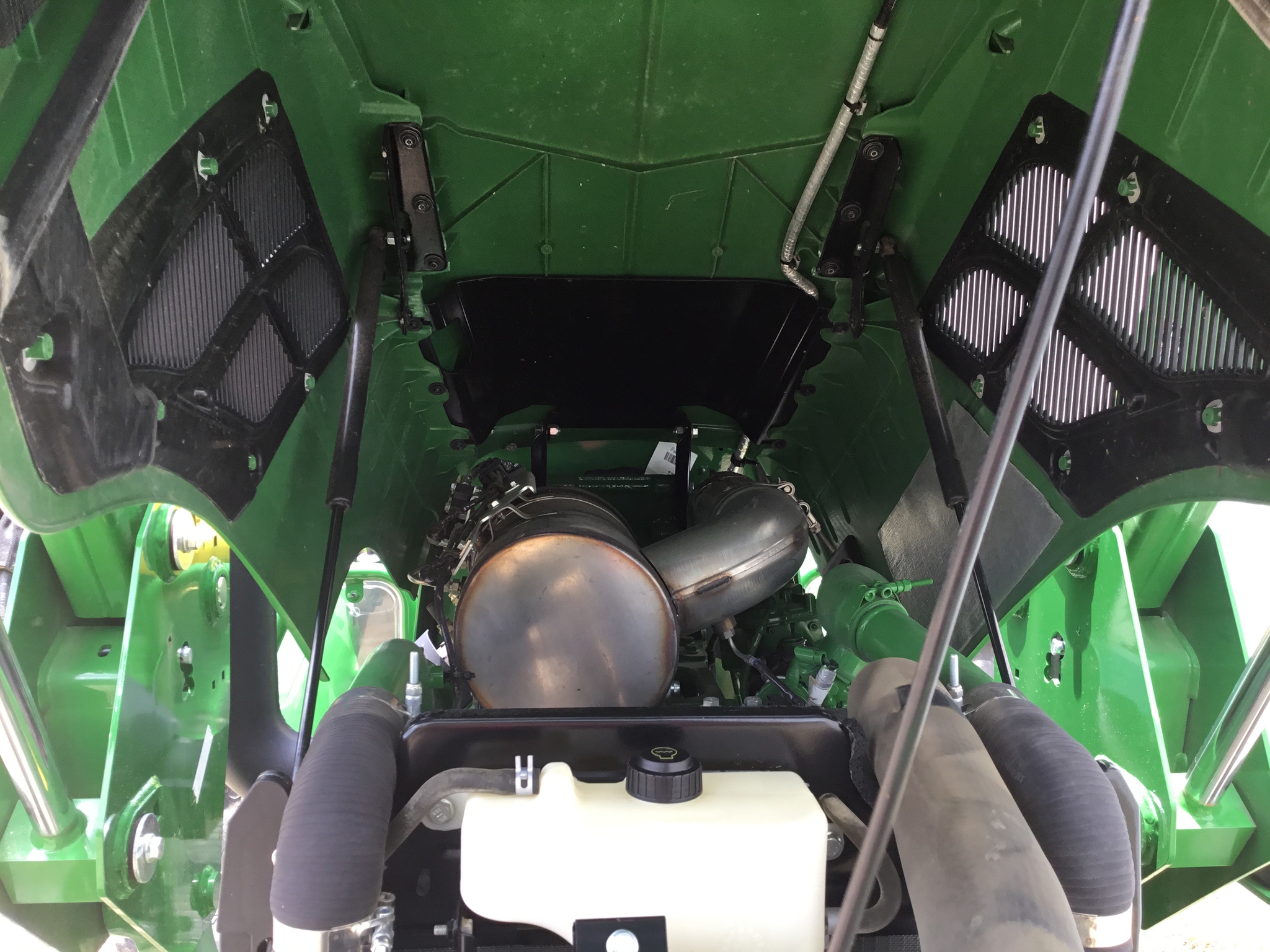 2022 John Deere 5065E Image 34