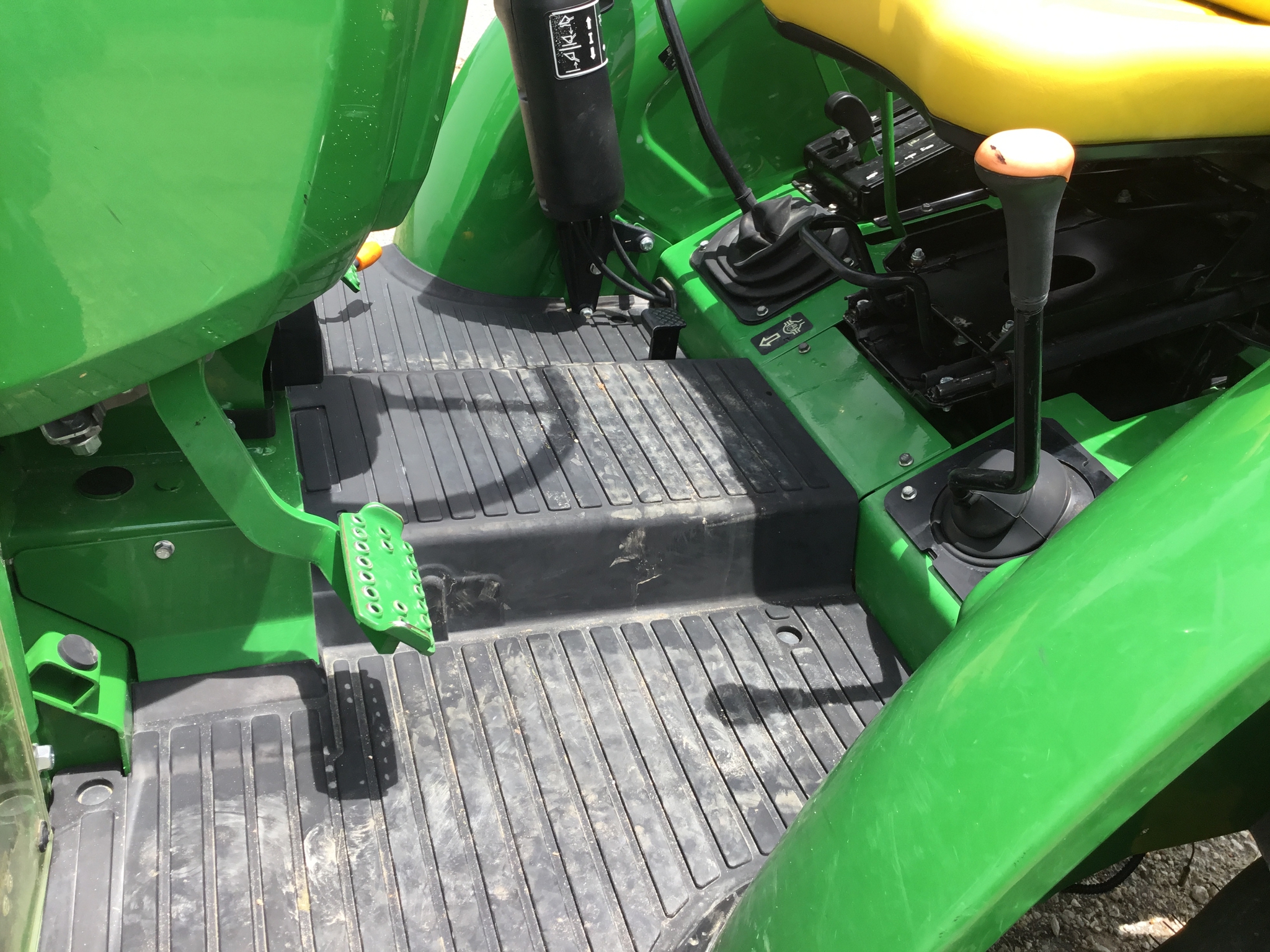 2022 John Deere 5065E Image 25