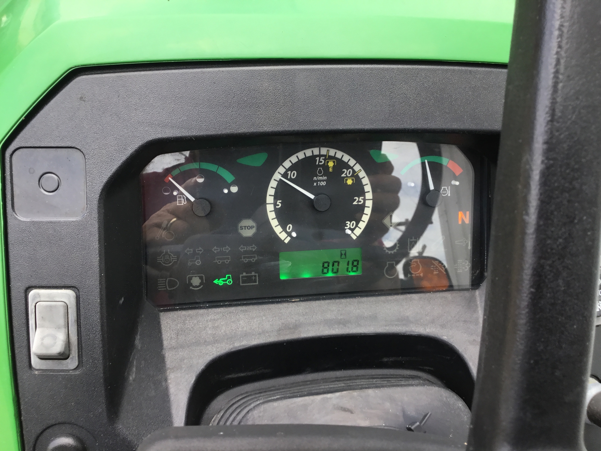 2022 John Deere 5065E Image 18