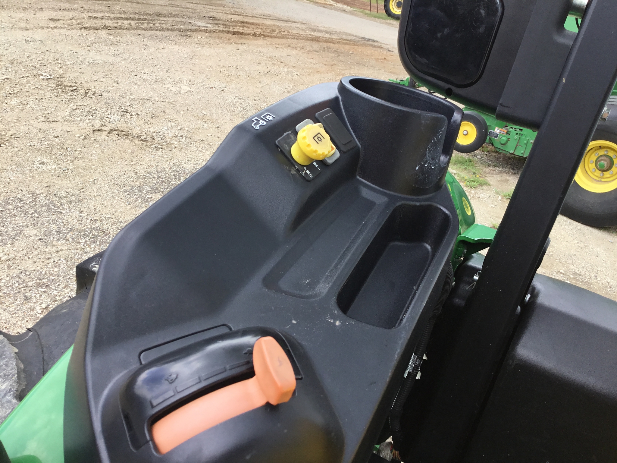 2022 John Deere 5065E Image 20