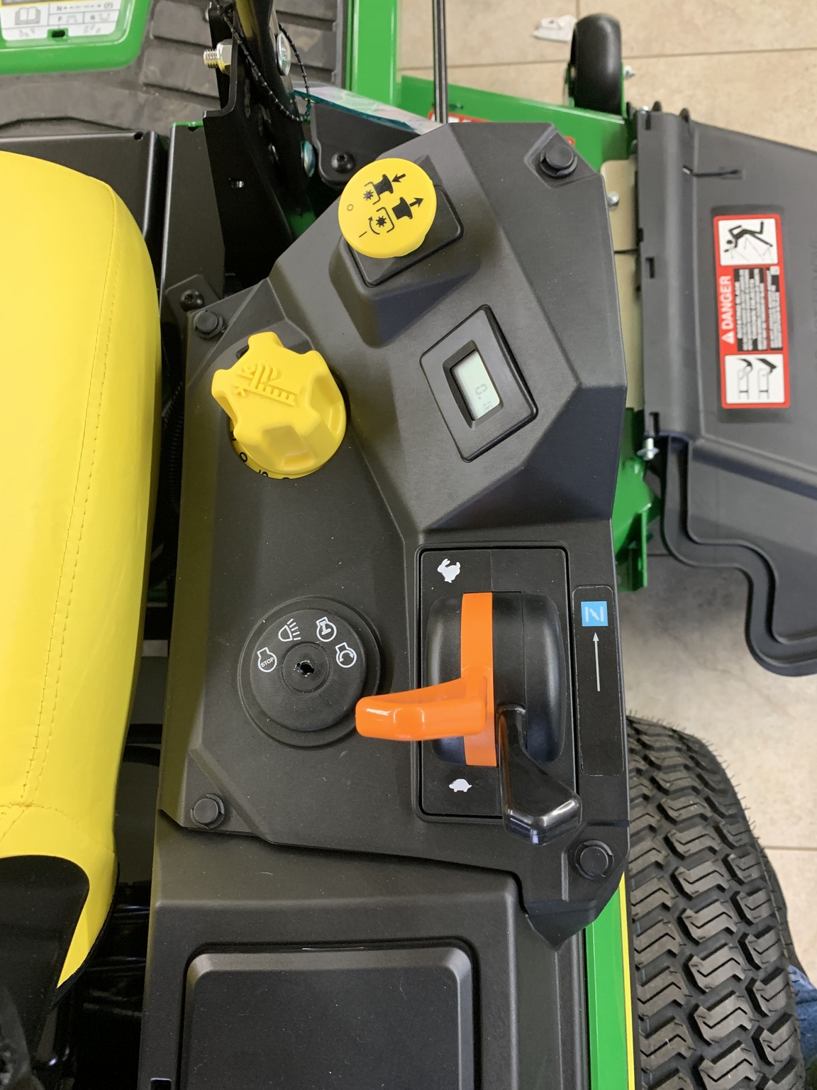 2025 John Deere Z315E Image 5