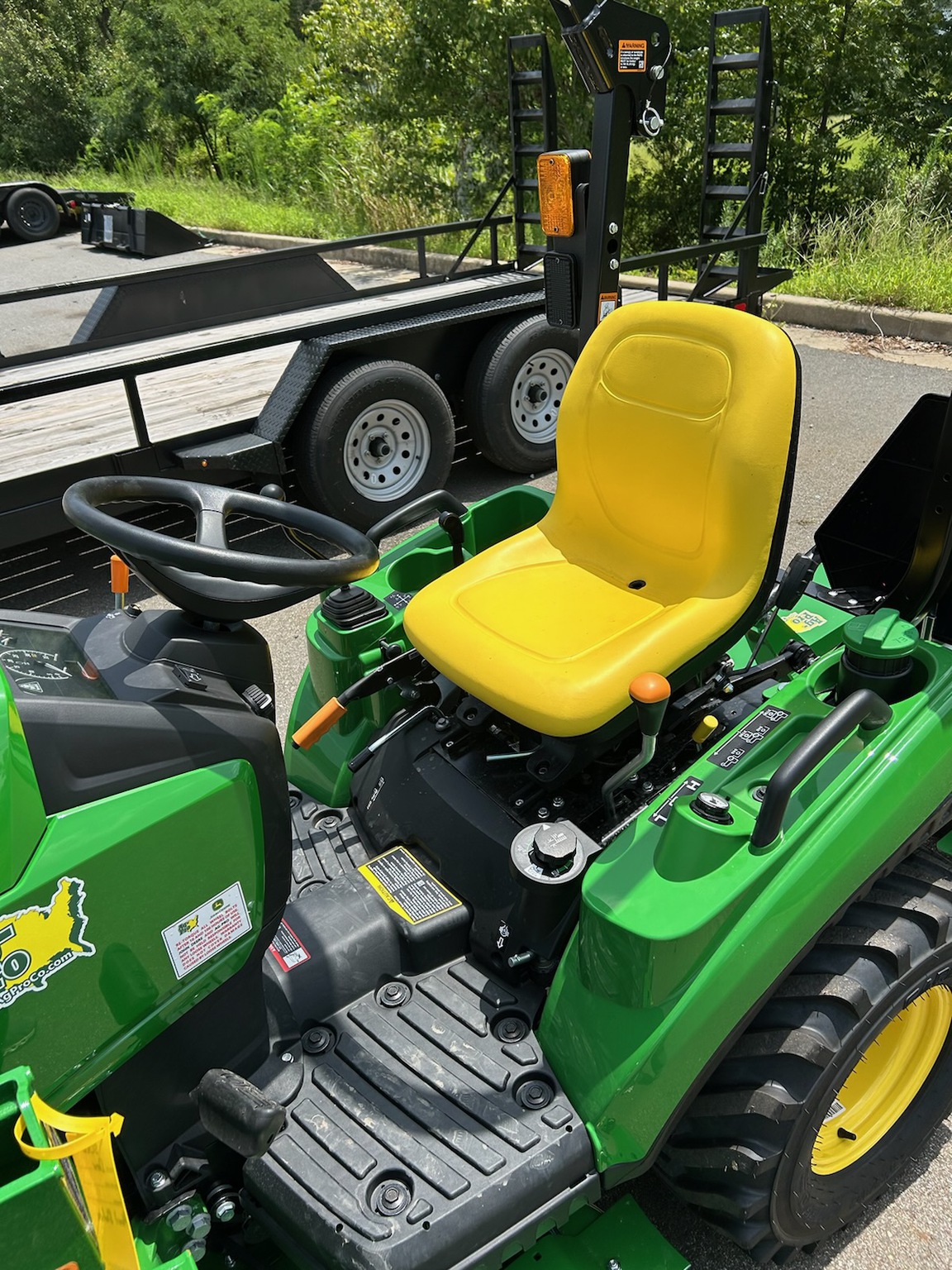 2024 John Deere 1023E Image 8