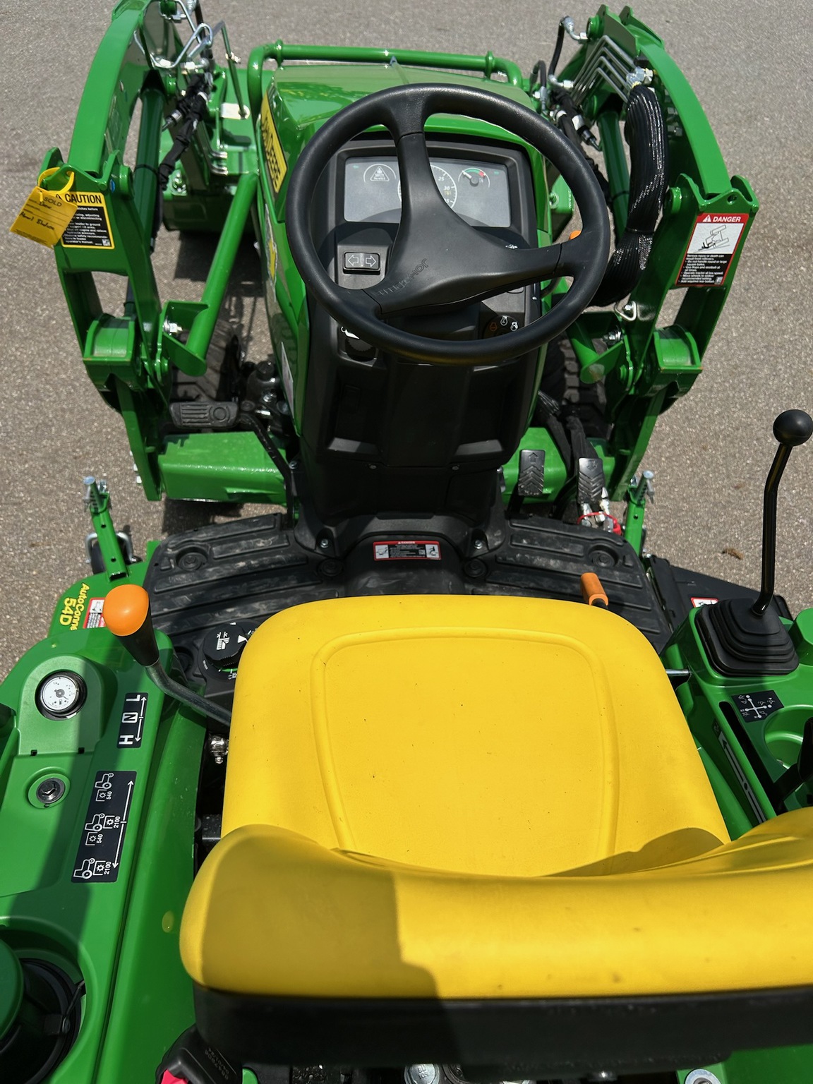 2024 John Deere 1023E Image 9