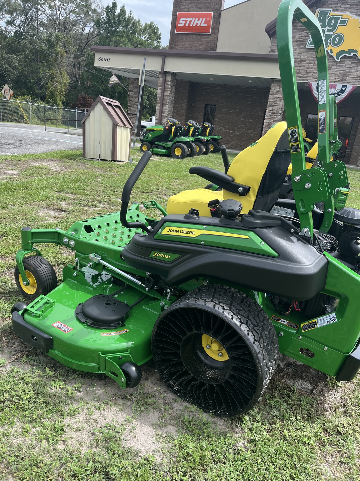2025 John Deere Z960M Image 4