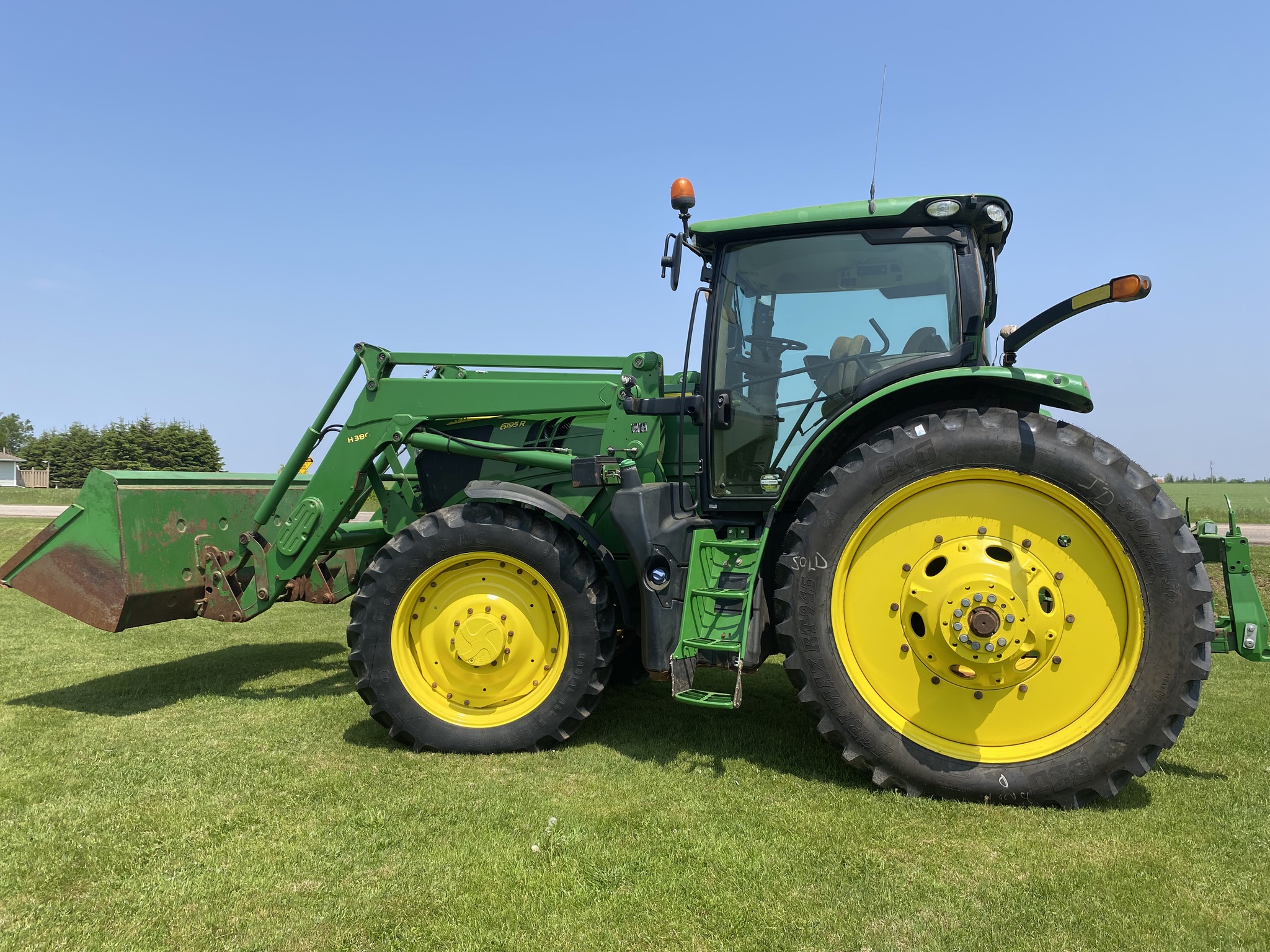 2016 John Deere 6195R Image 4