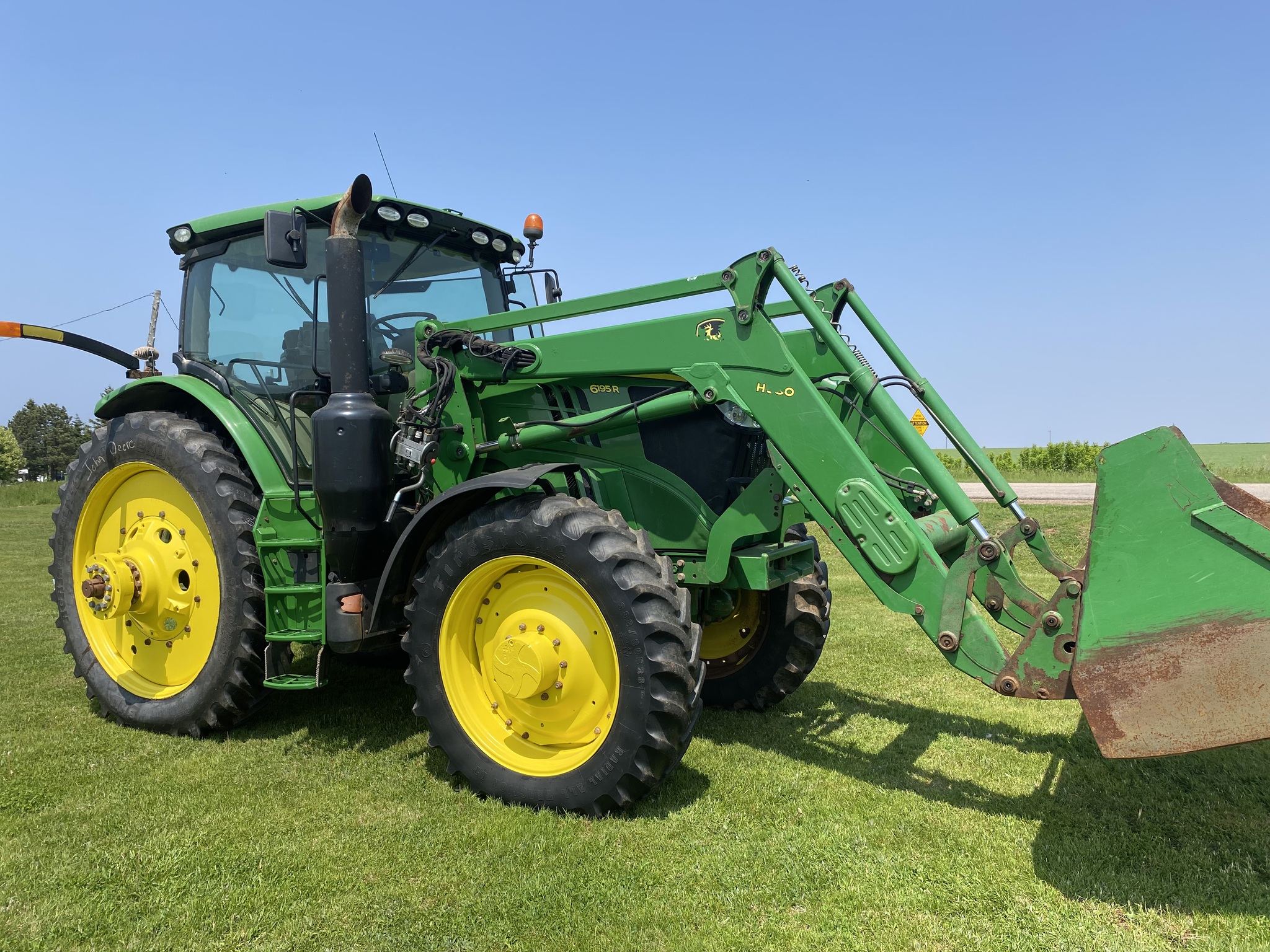 2016 John Deere 6195R Image 3