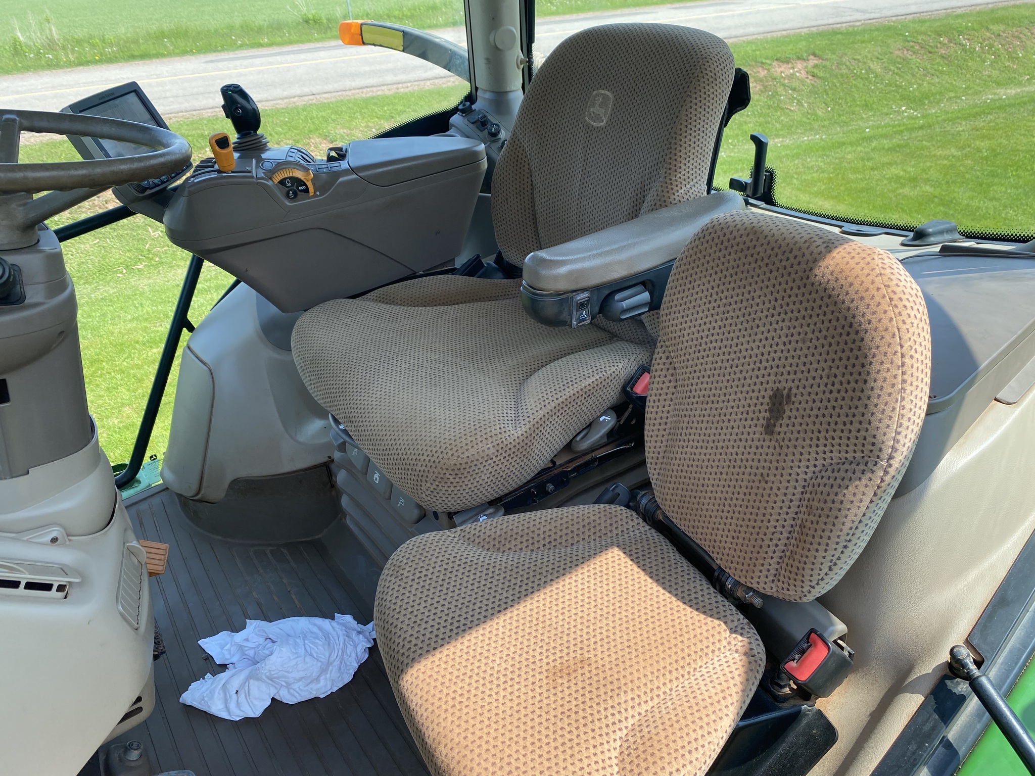 2016 John Deere 6195R Image 18